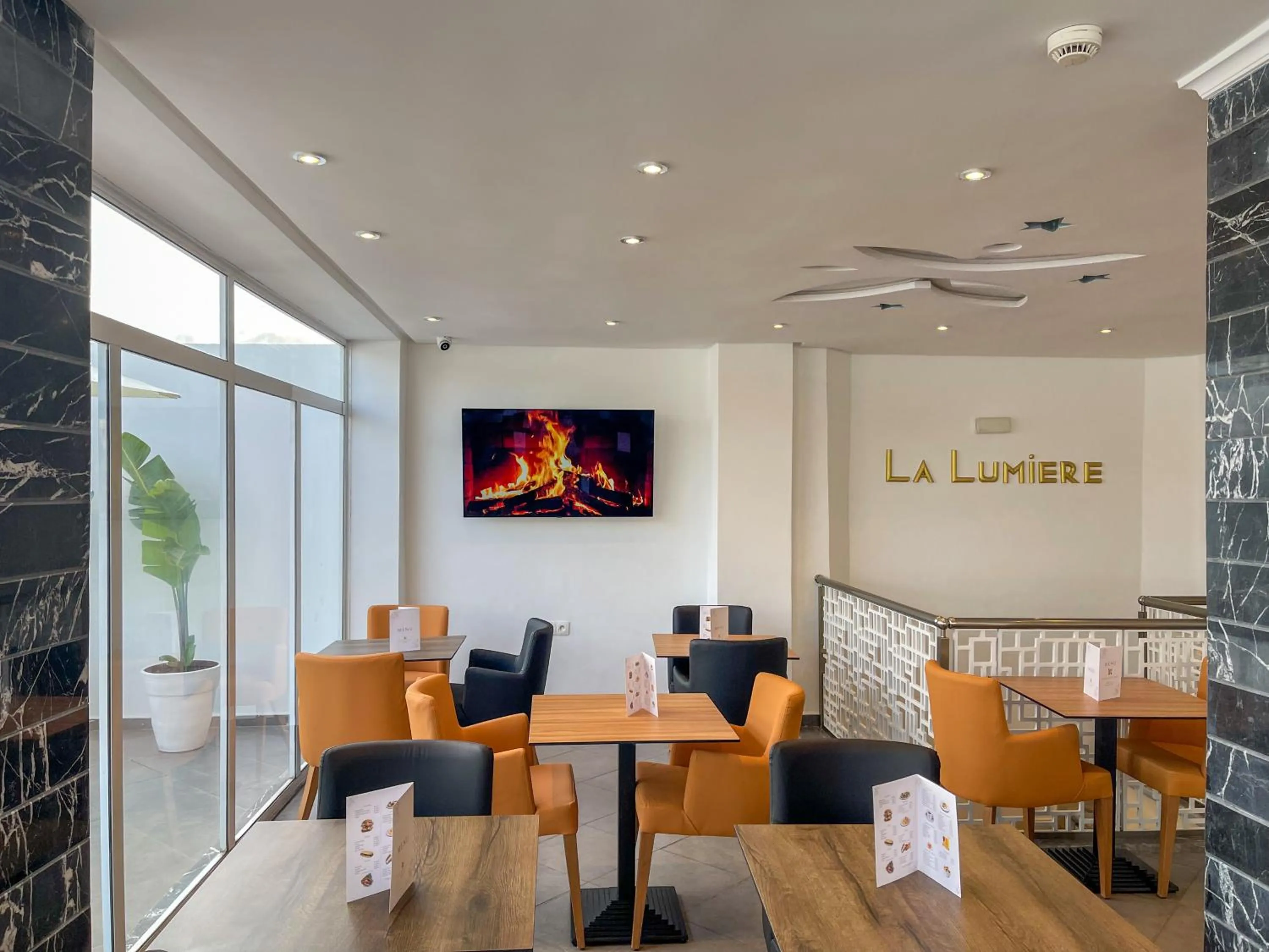 Restaurant/places to eat in Hotel Etoile Du Nord