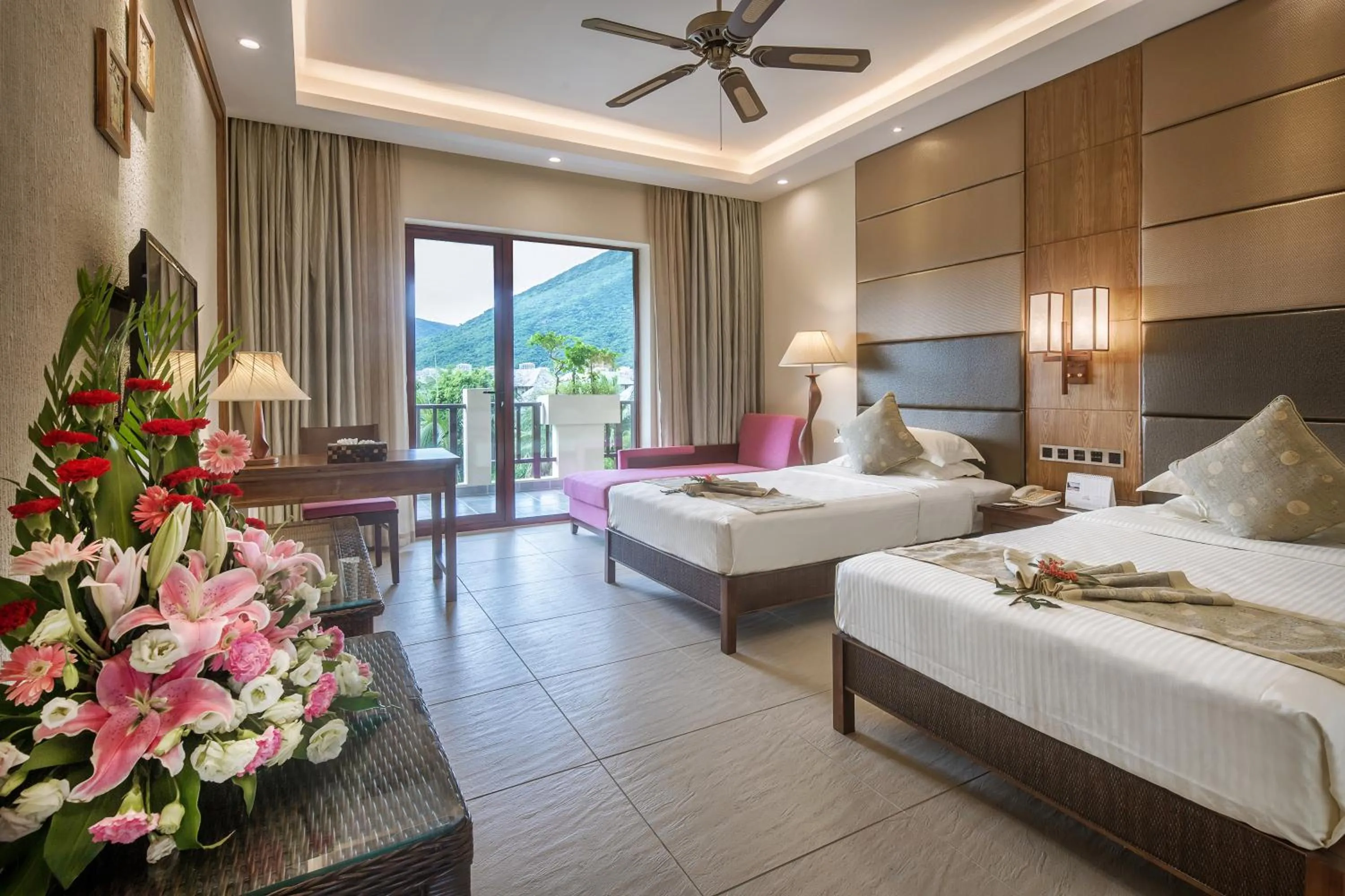 Bed in Sanya Yalong Bay Villas & Spa