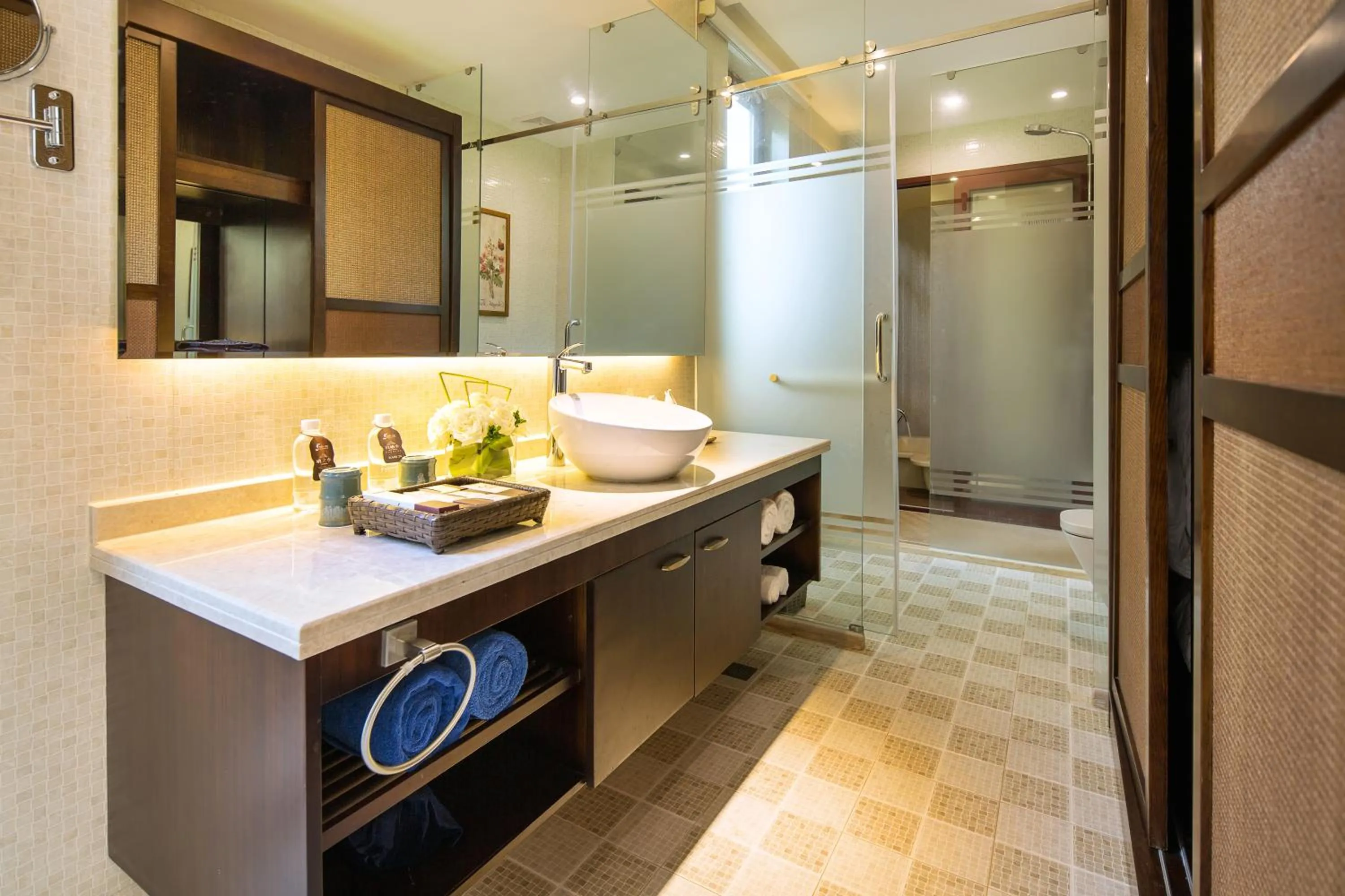 Shower in Sanya Yalong Bay Villas & Spa