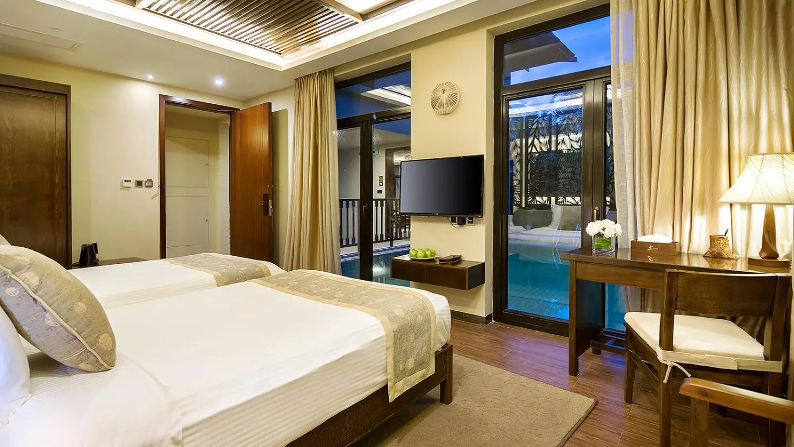 Bed in Sanya Yalong Bay Villas & Spa