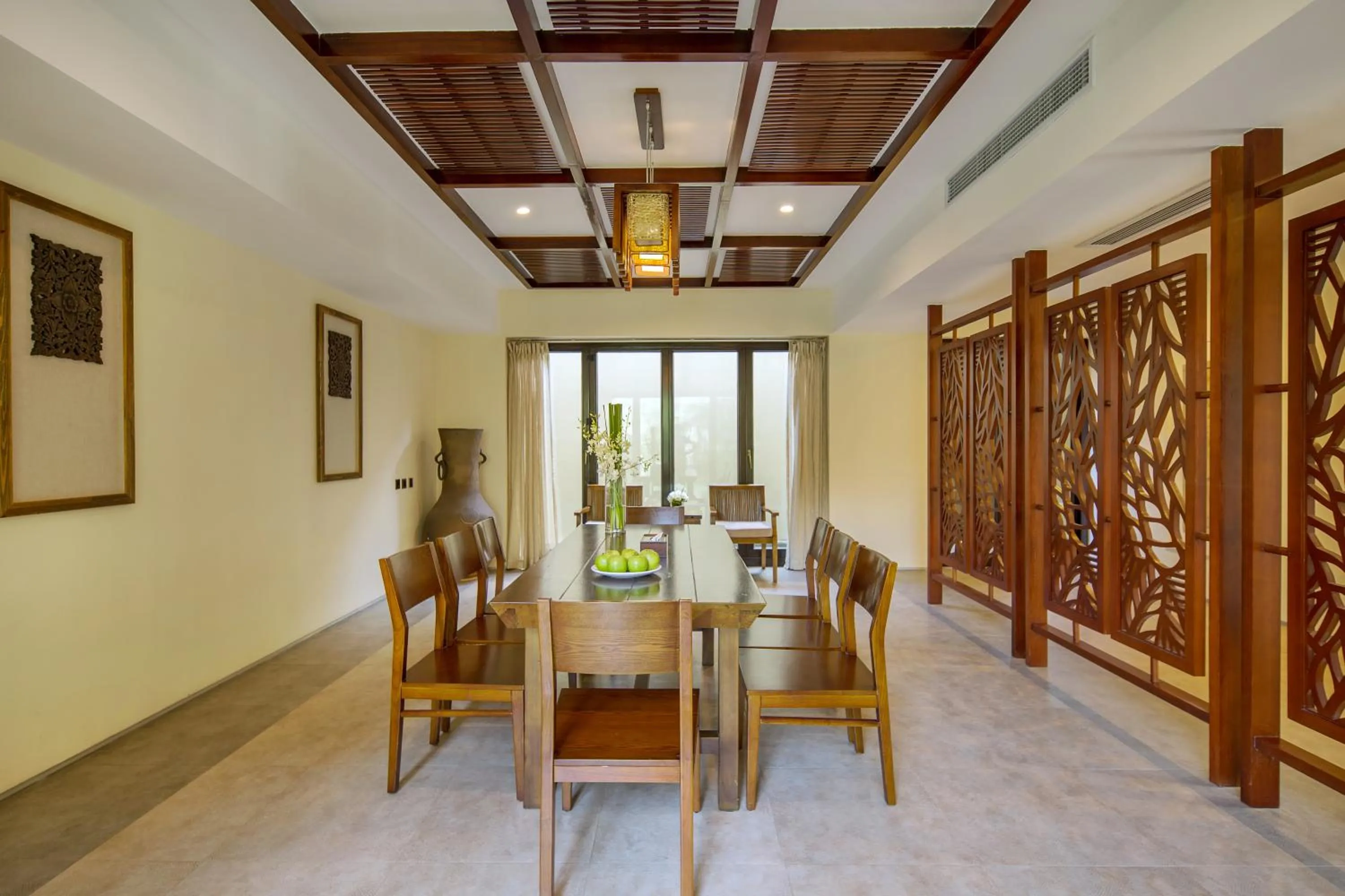 Dining area in Sanya Yalong Bay Villas & Spa