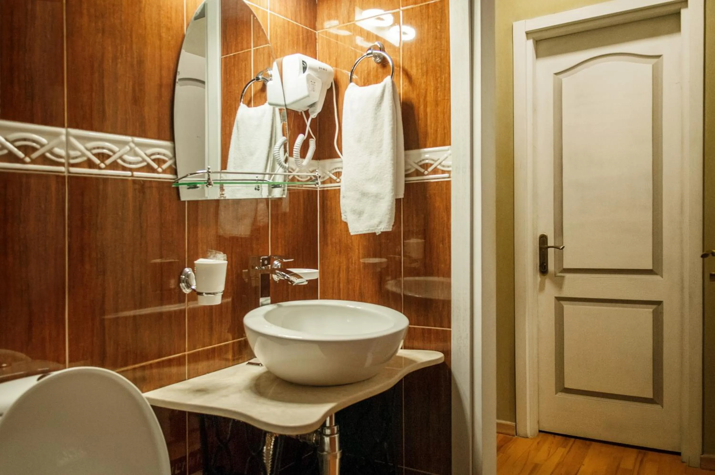 Toilet in Prestige Palace - Esquisse Hotel