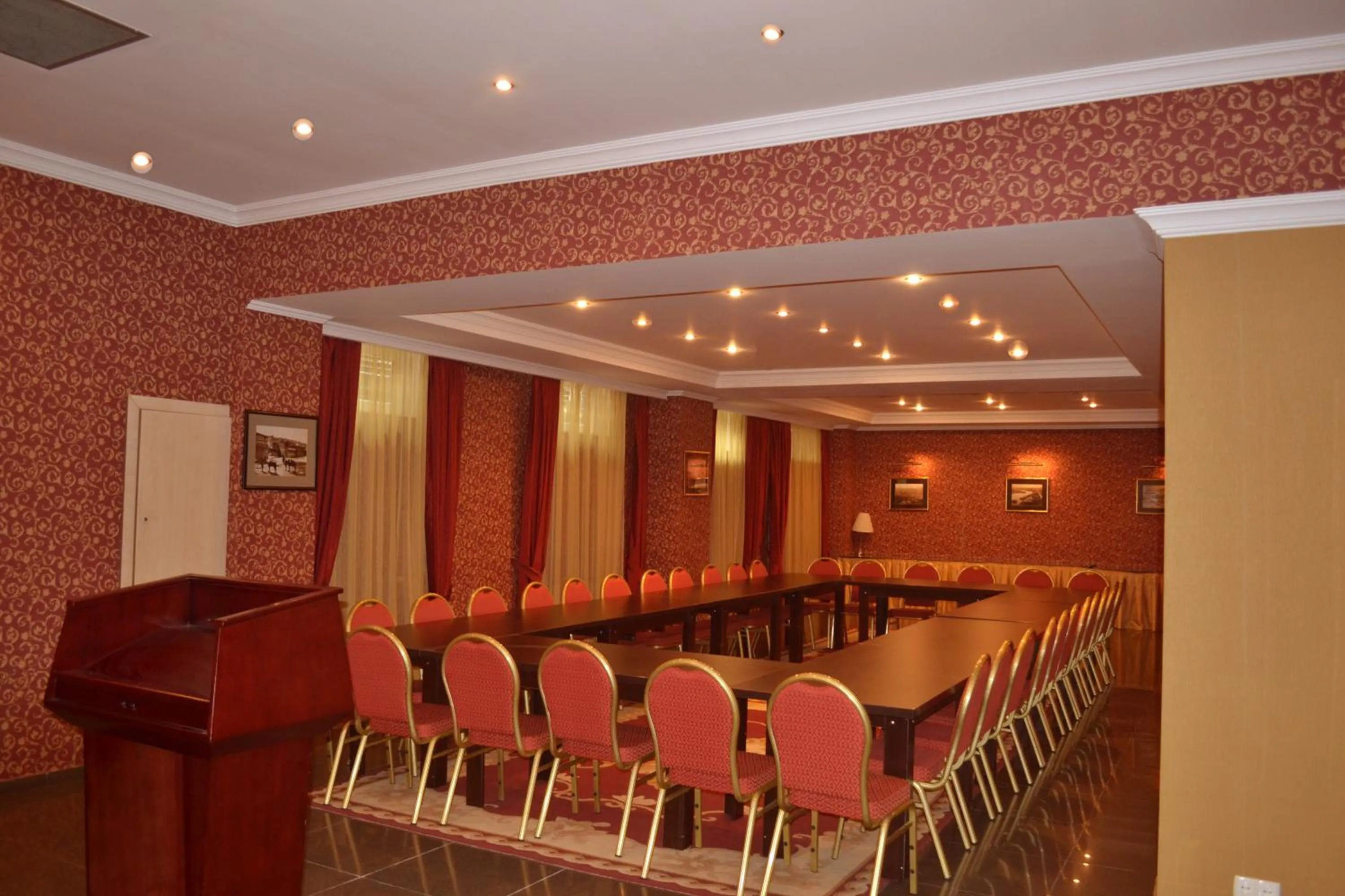 Business facilities in Prestige Palace - Esquisse Hotel