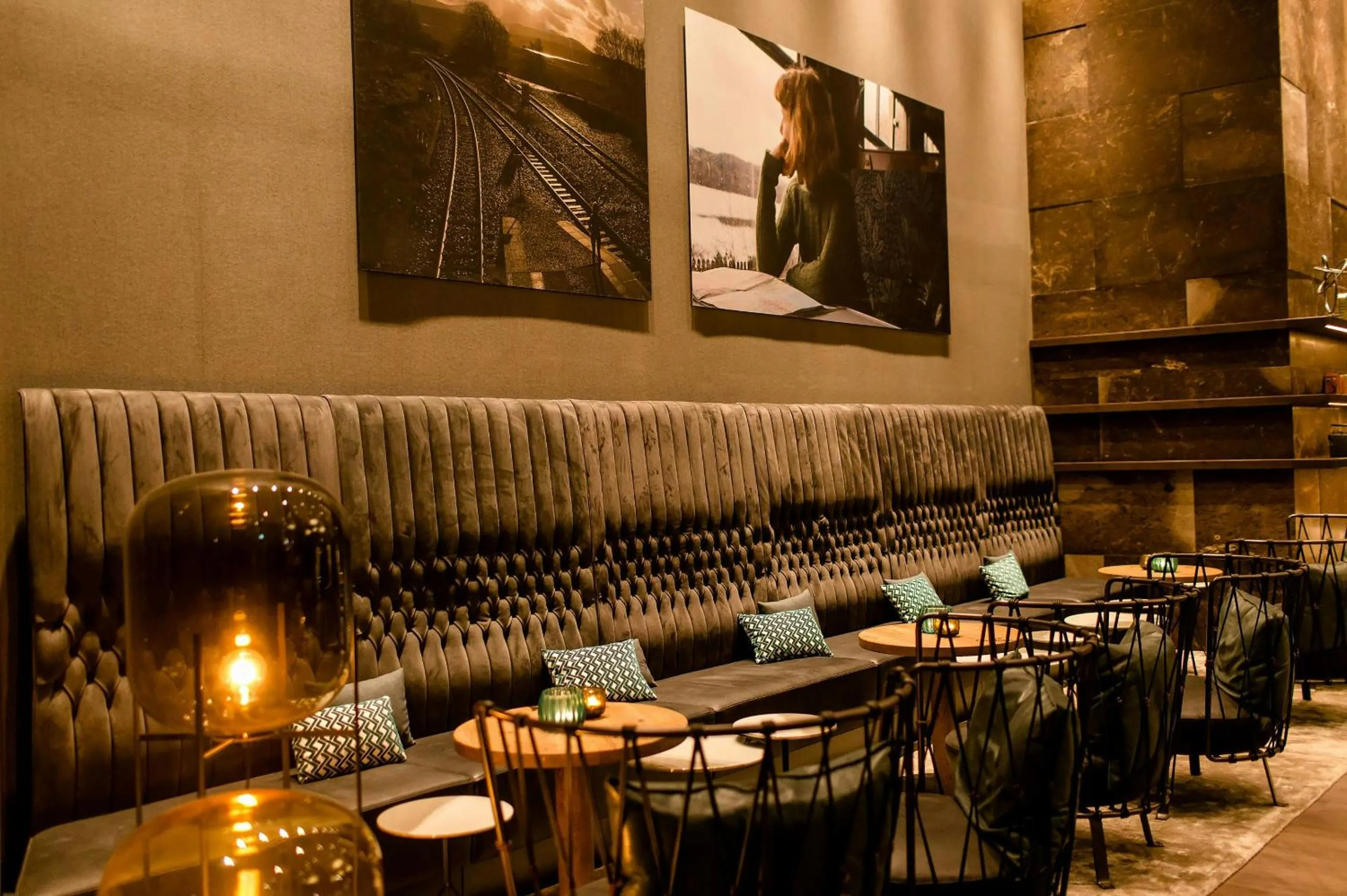 Lounge or bar in Motel One Glasgow
