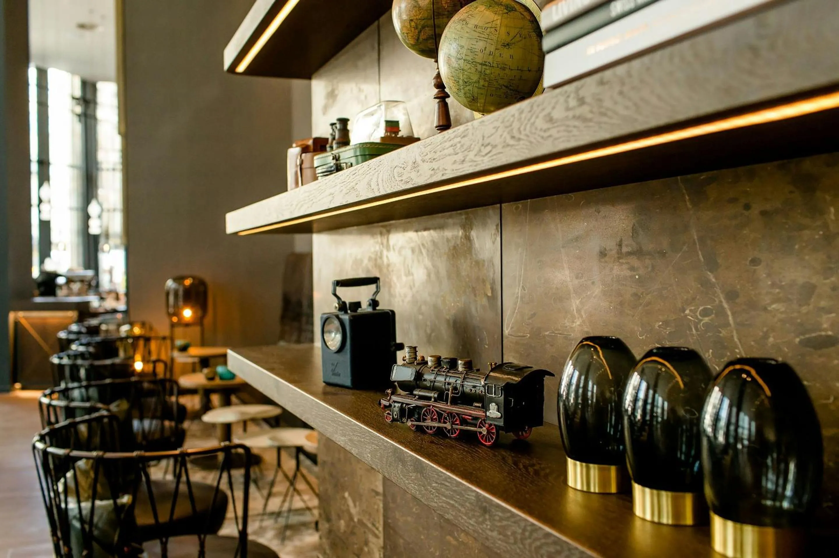 Lounge or bar in Motel One Glasgow