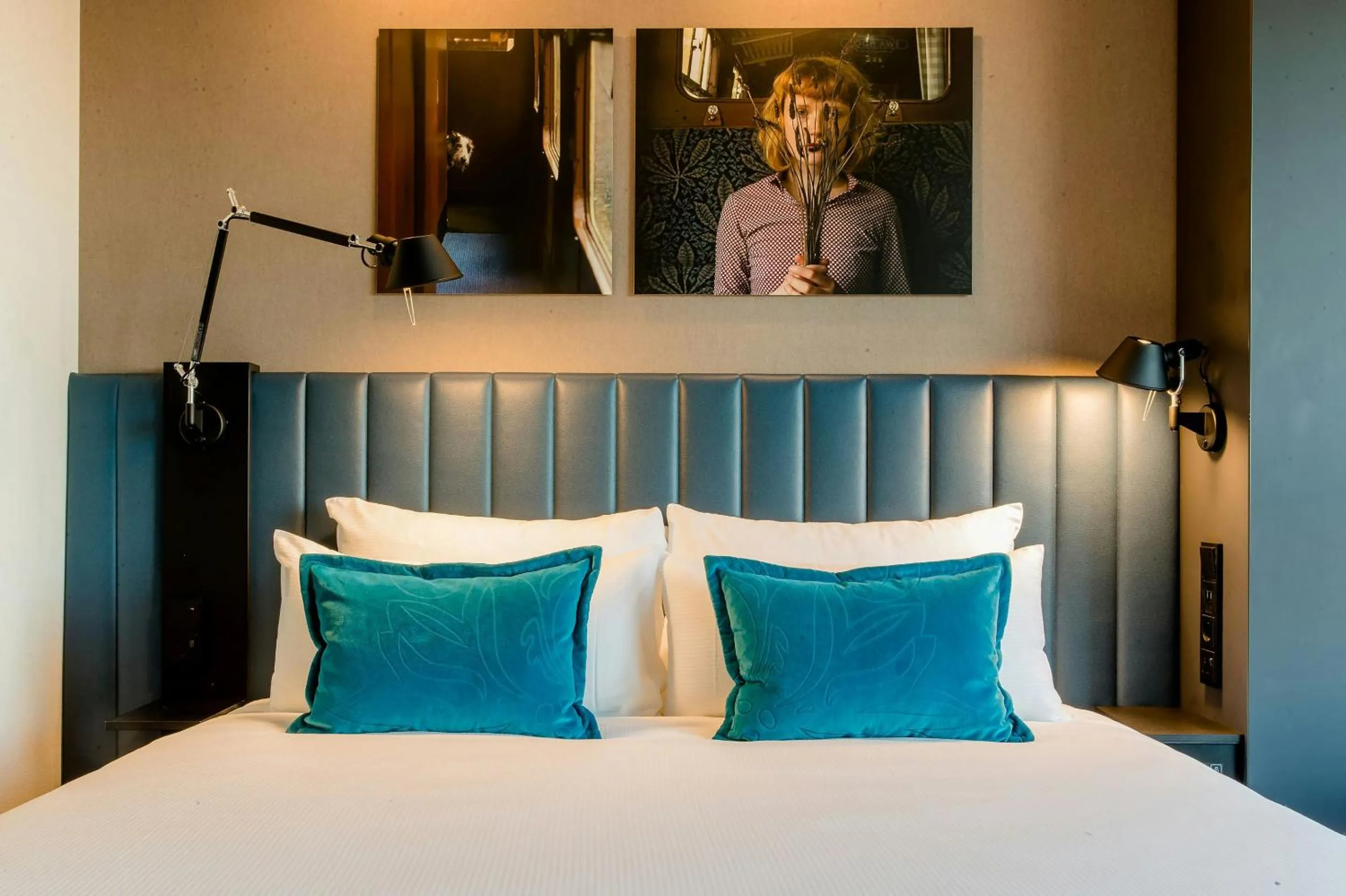 Photo of the whole room, Bed in Motel One Glasgow
