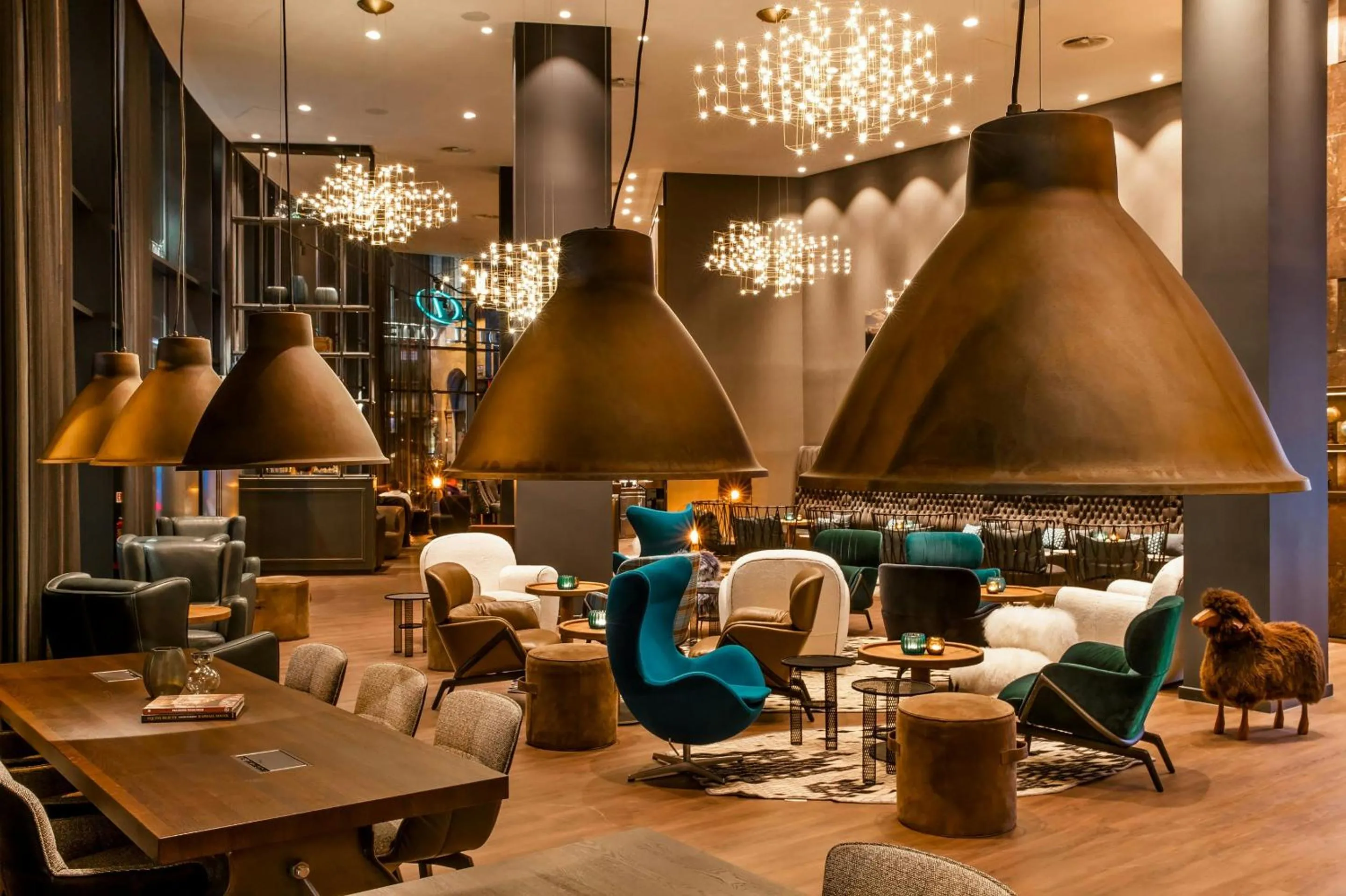 Lounge or bar in Motel One Glasgow