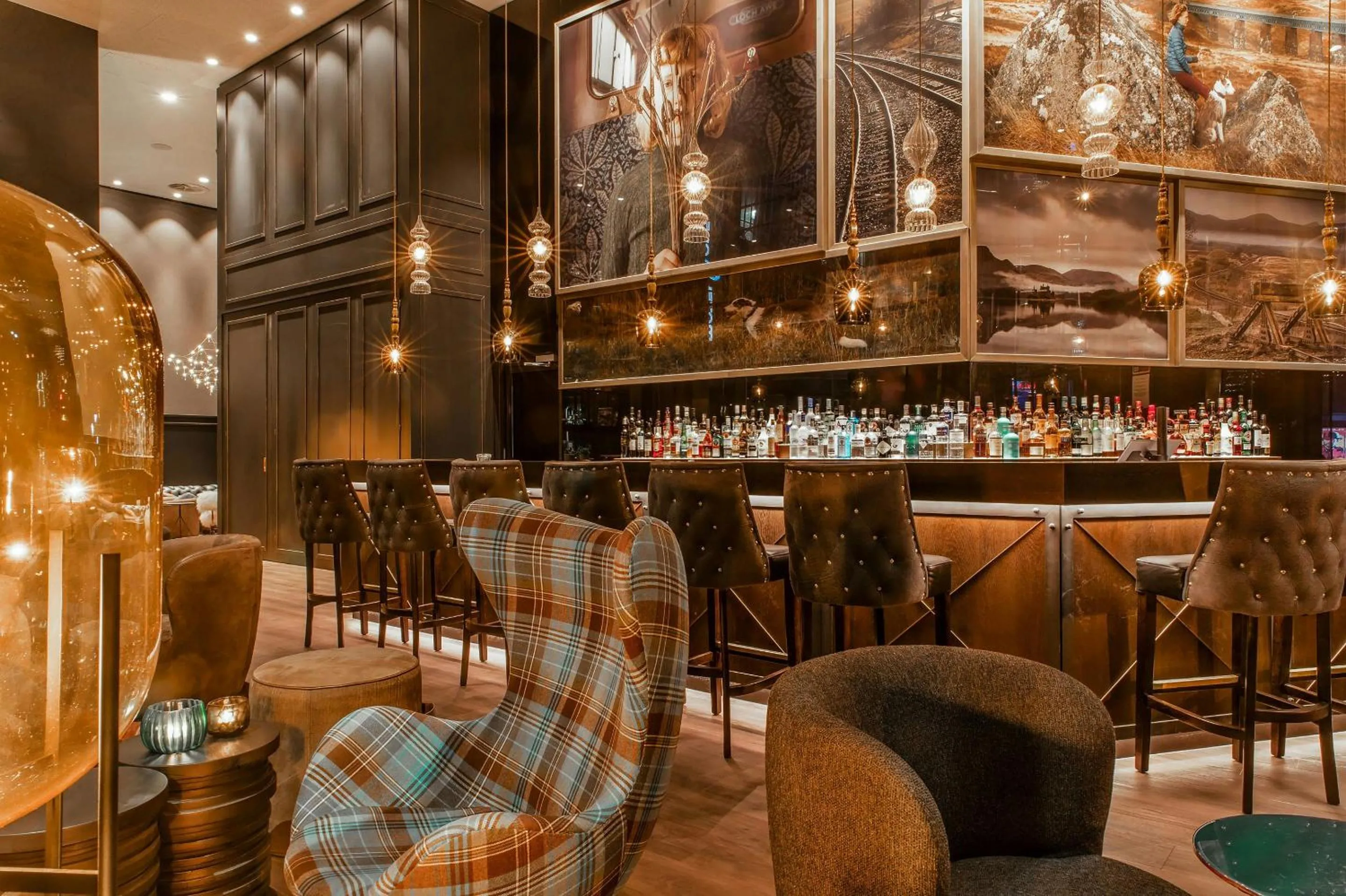 Lounge or bar in Motel One Glasgow