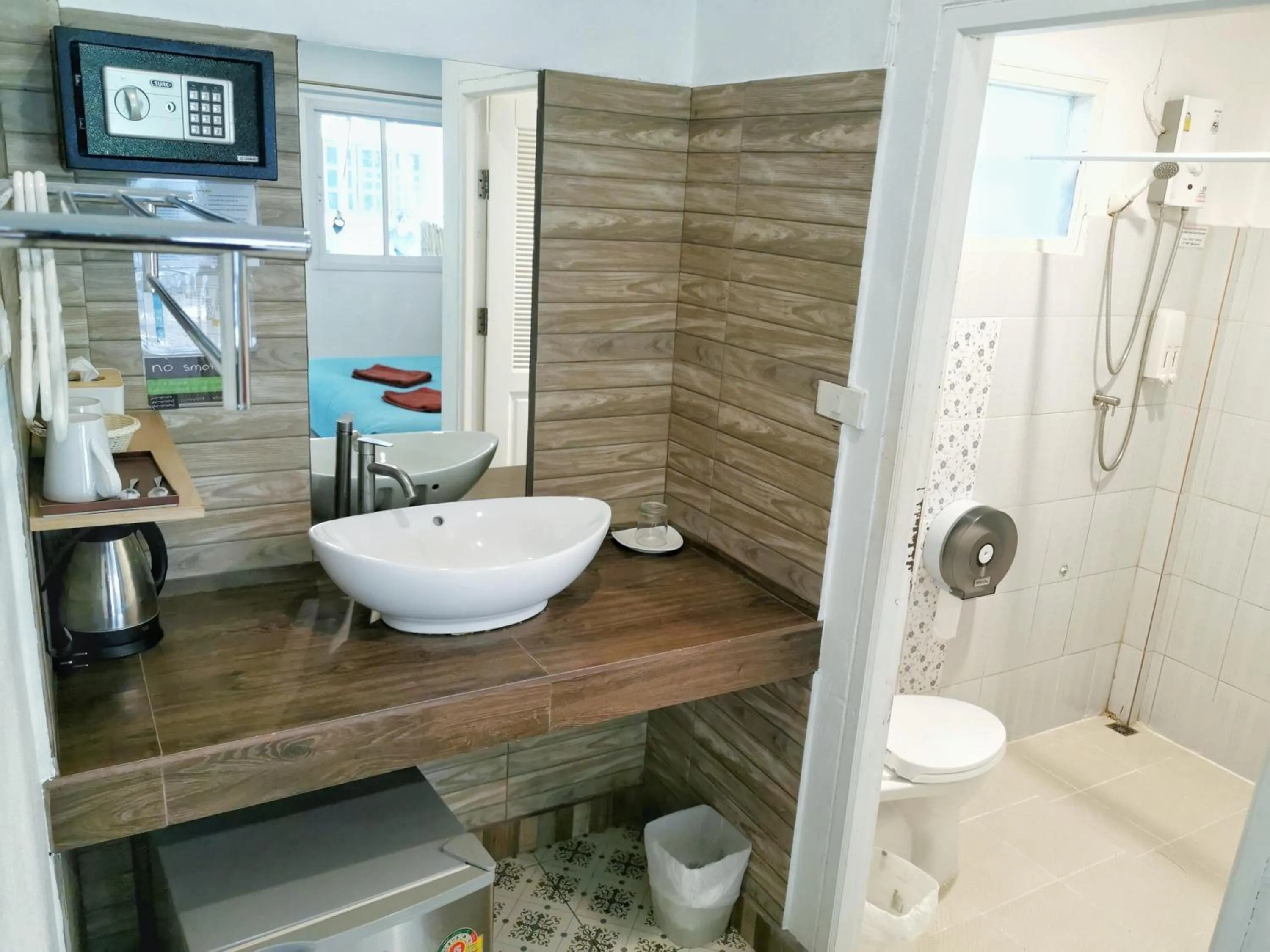 Toilet in Glur Hostel