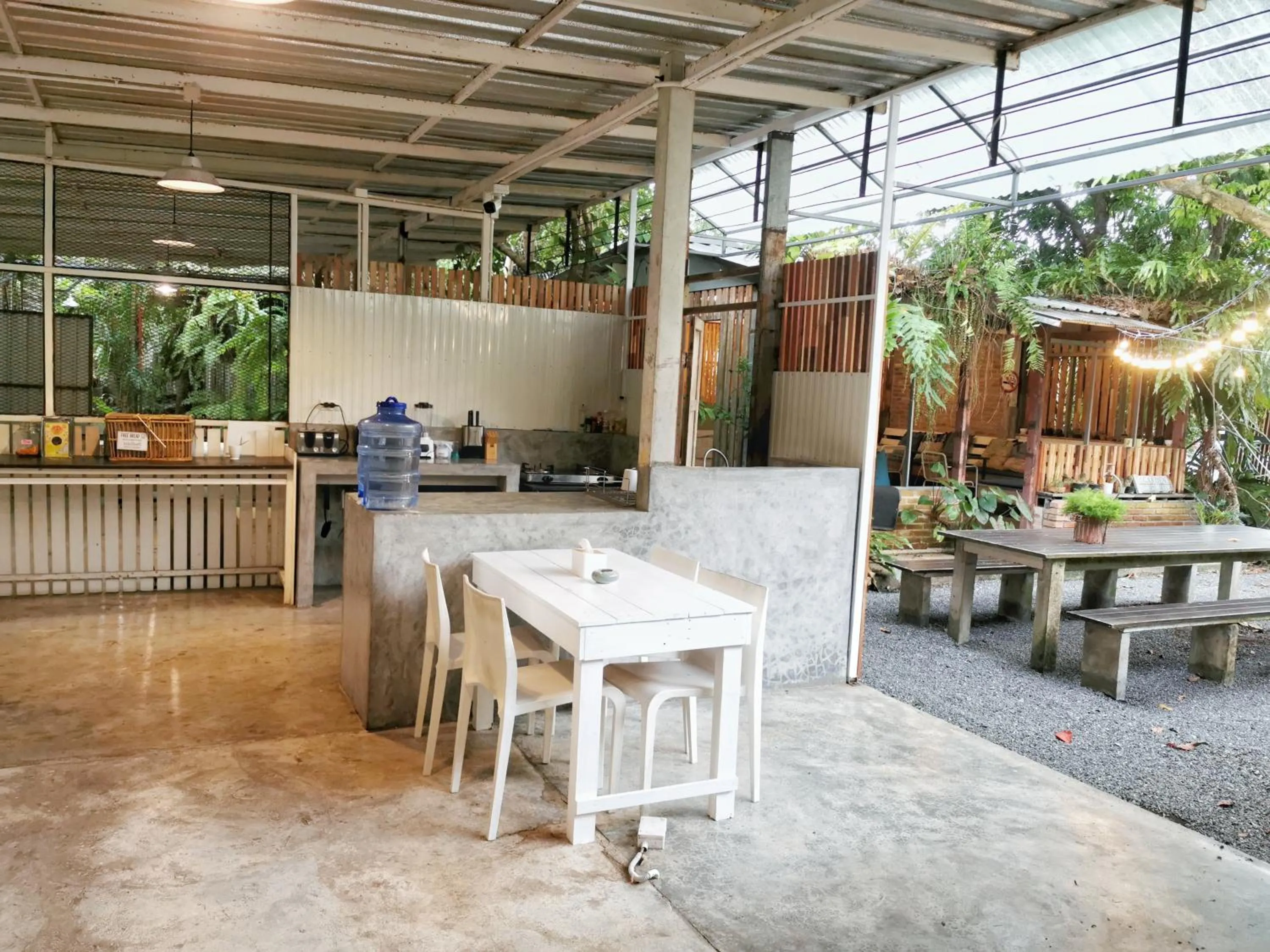 Communal kitchen in Glur Hostel