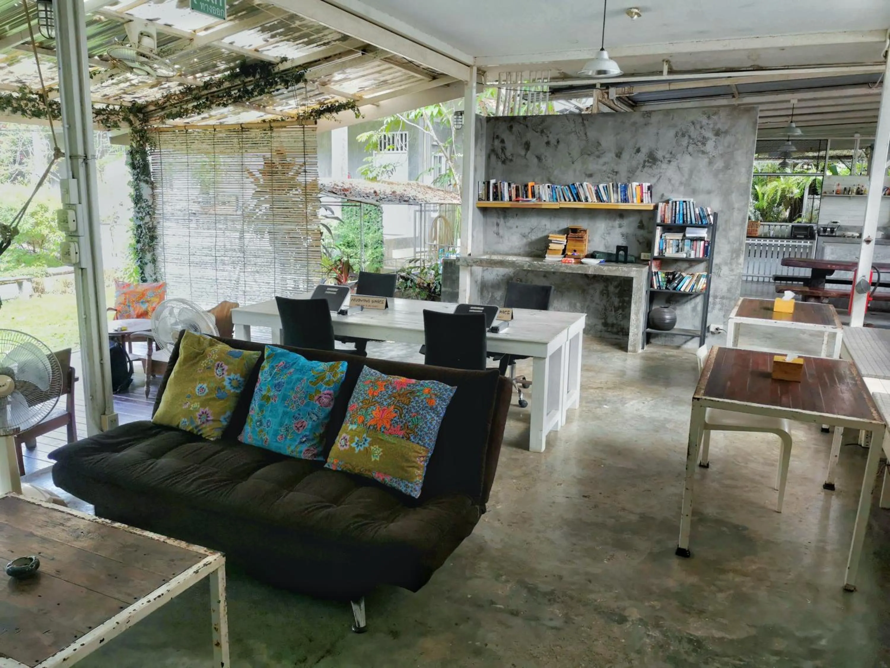 Living room in Glur Hostel