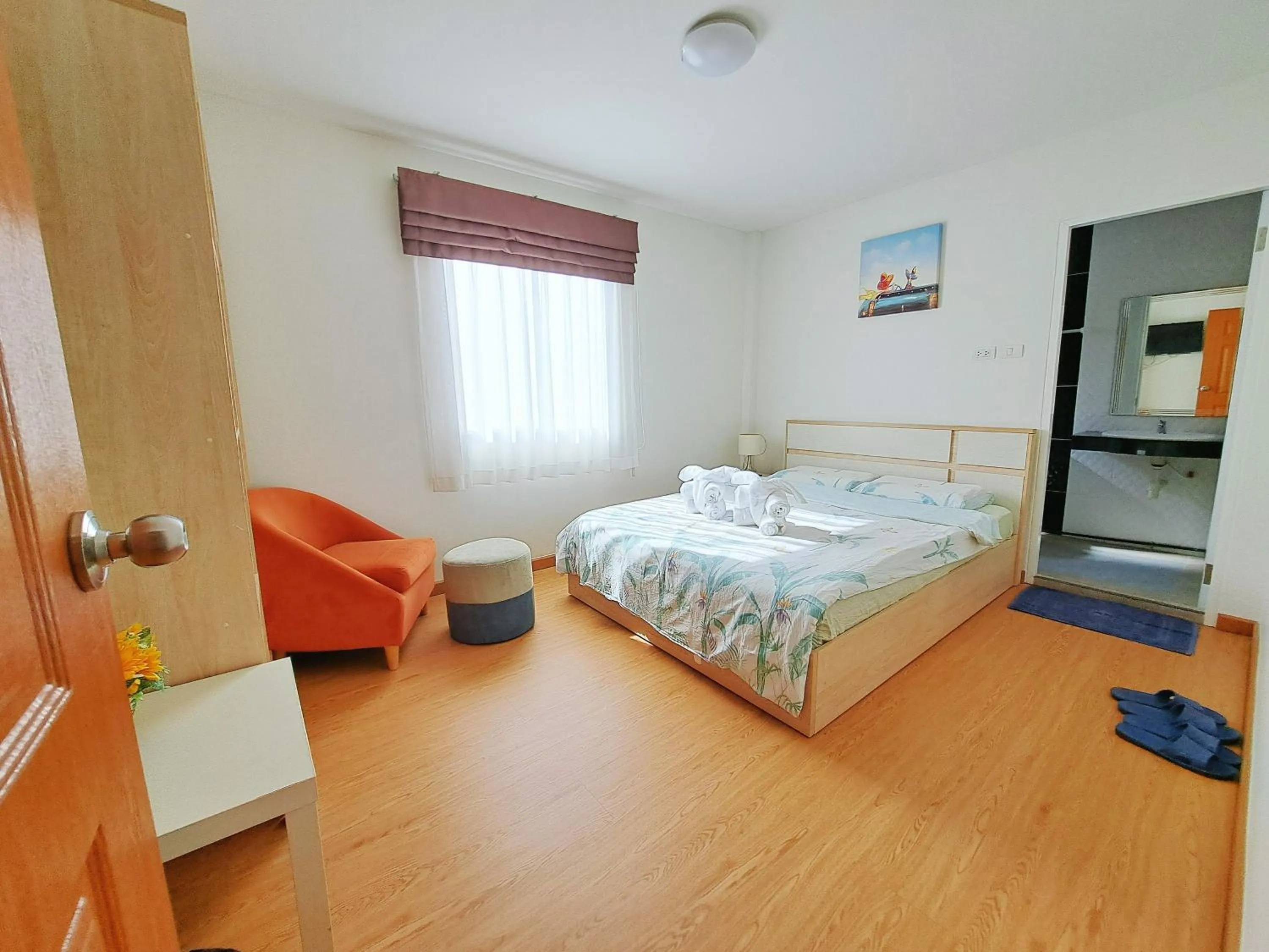 Photo of the whole room, Bed in TD Bangkok