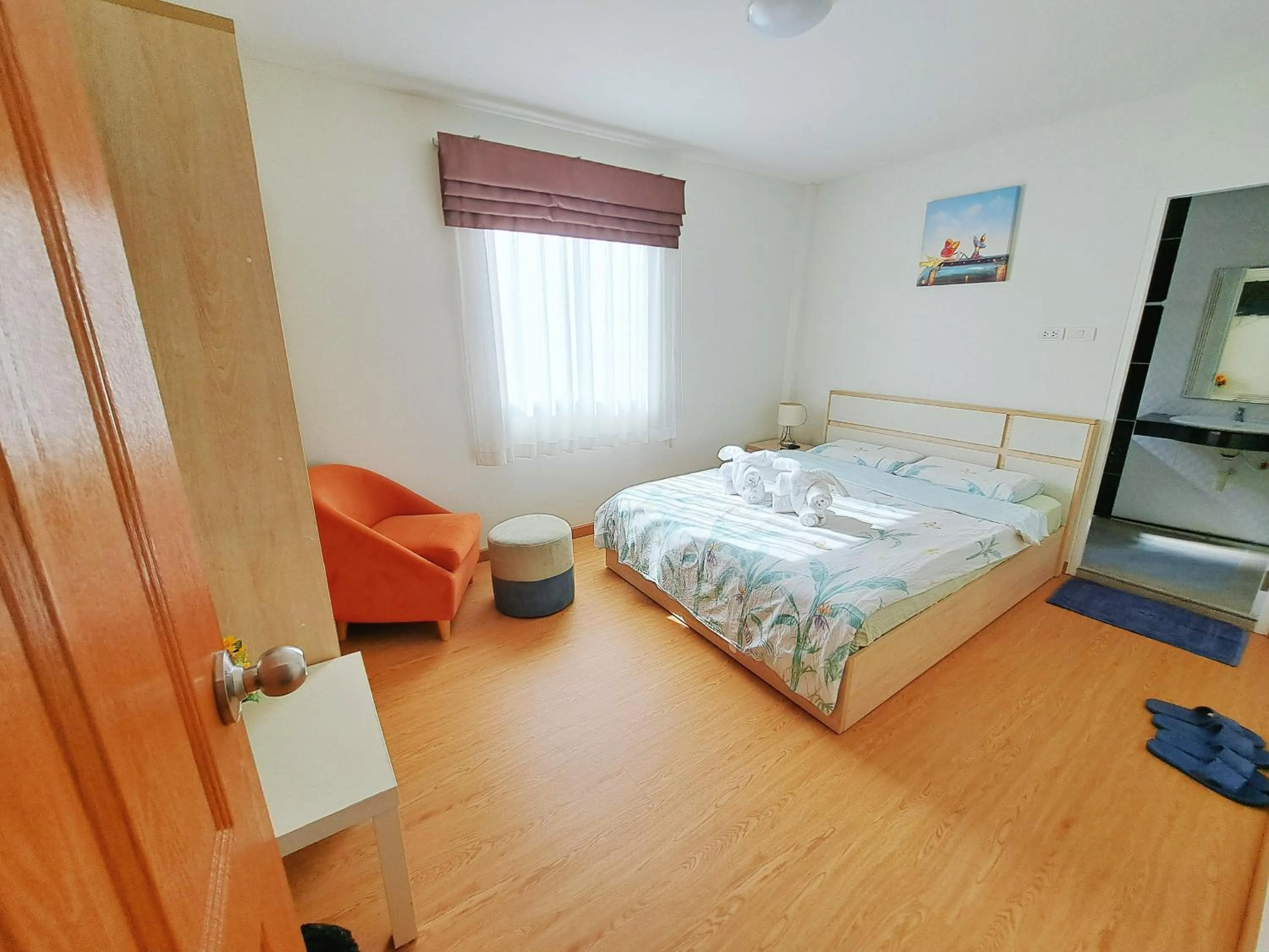 Photo of the whole room, Bed in TD Bangkok