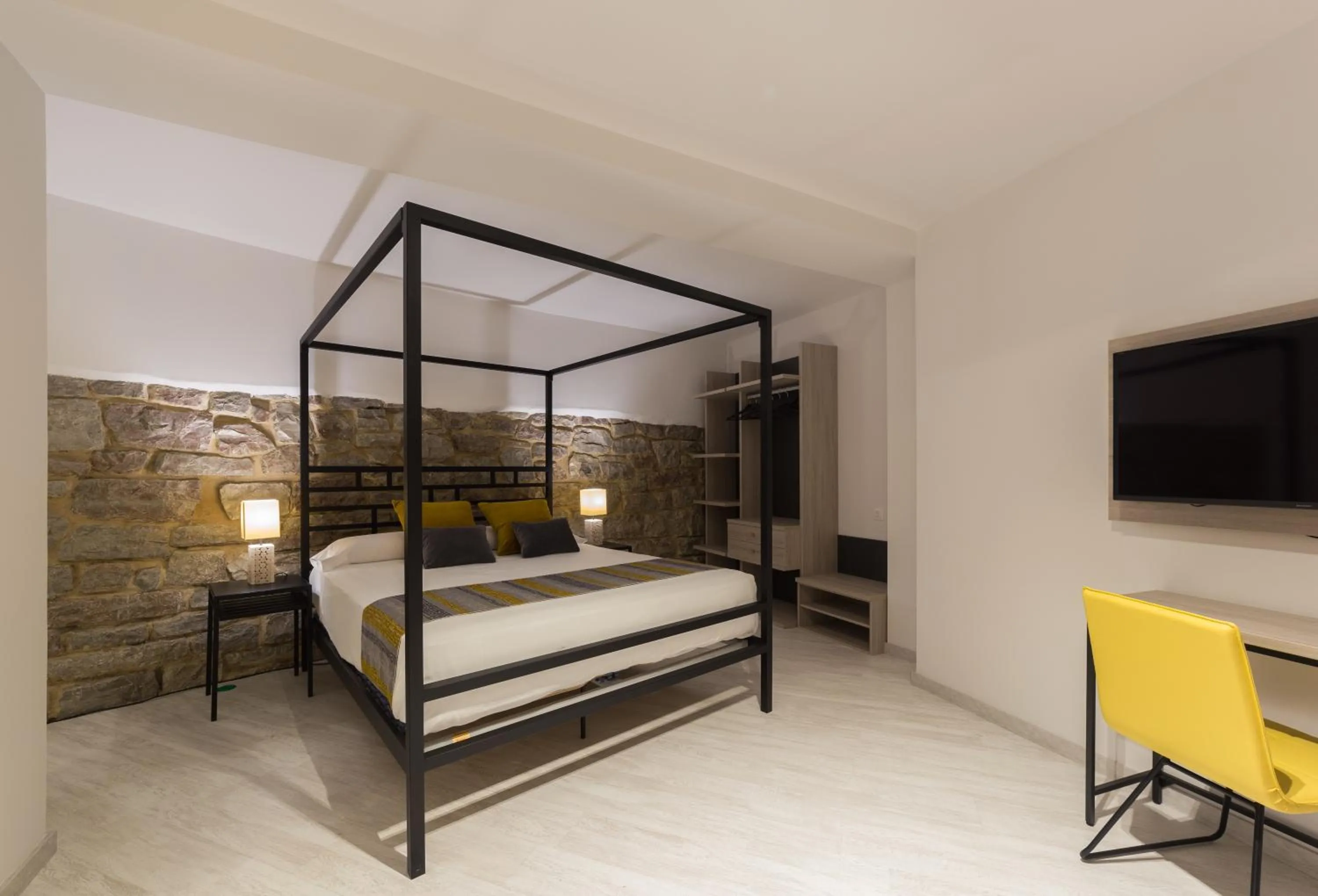 Bed in Hotel Onyarbi