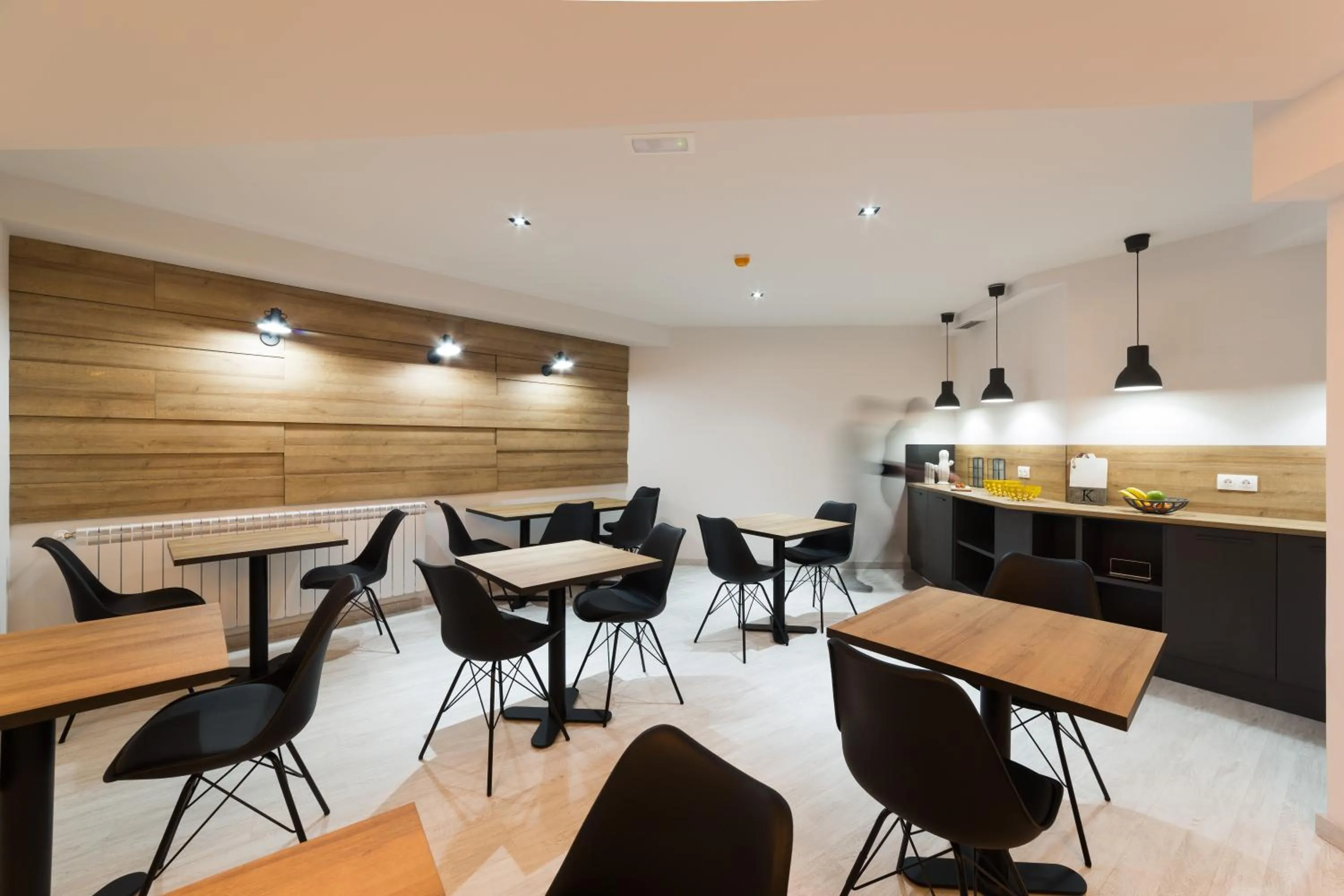 Dining area in Hotel Onyarbi