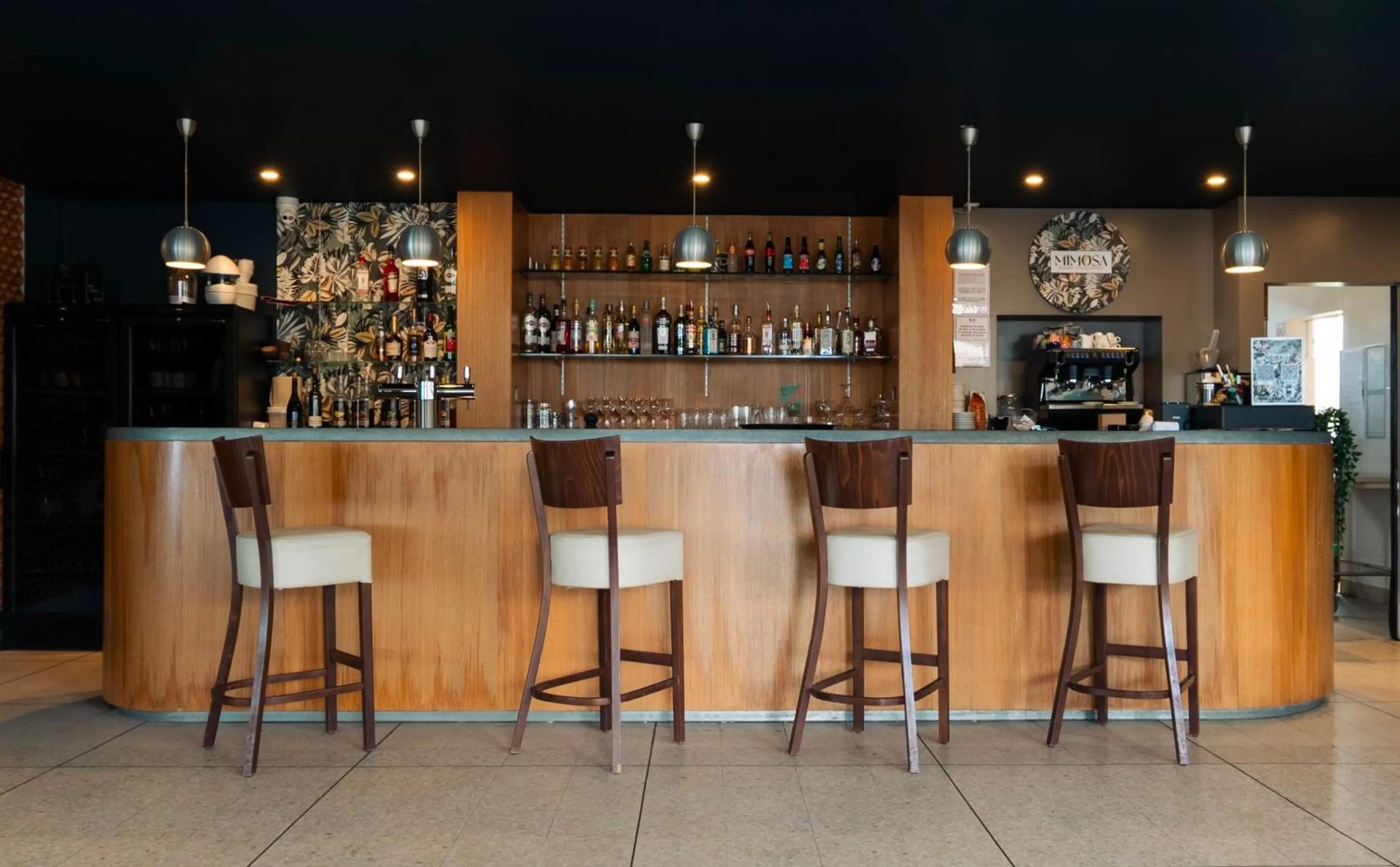 Lounge or bar in Hôtel du Midi Plage