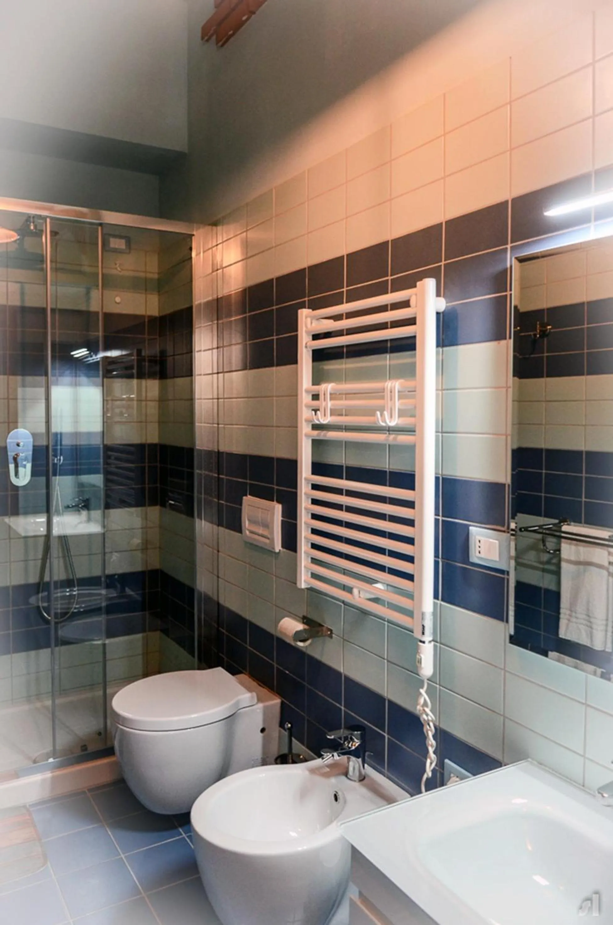 Shower in Racconti di Mare - 5 Terre JRE