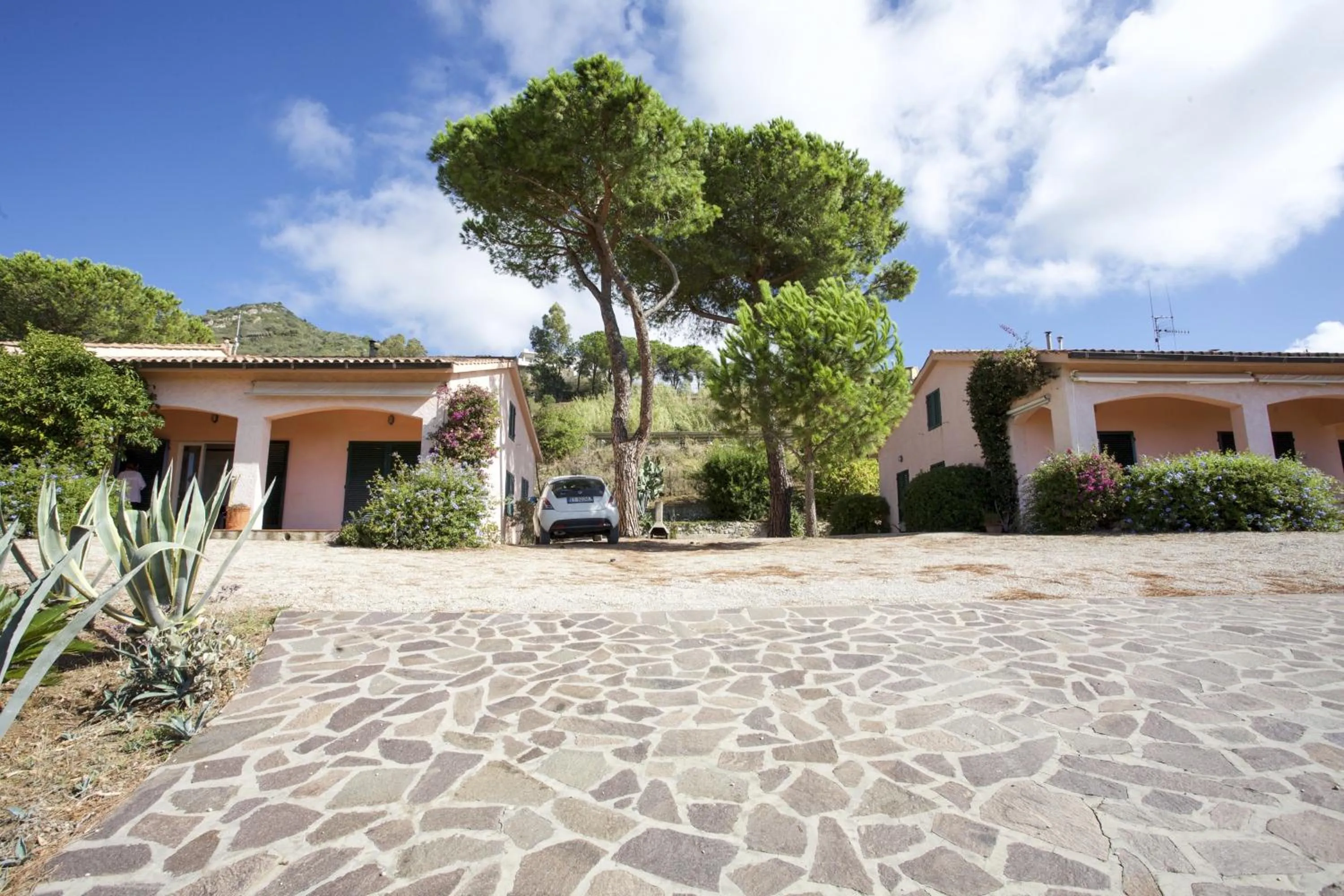 Property building in Villino Lacona