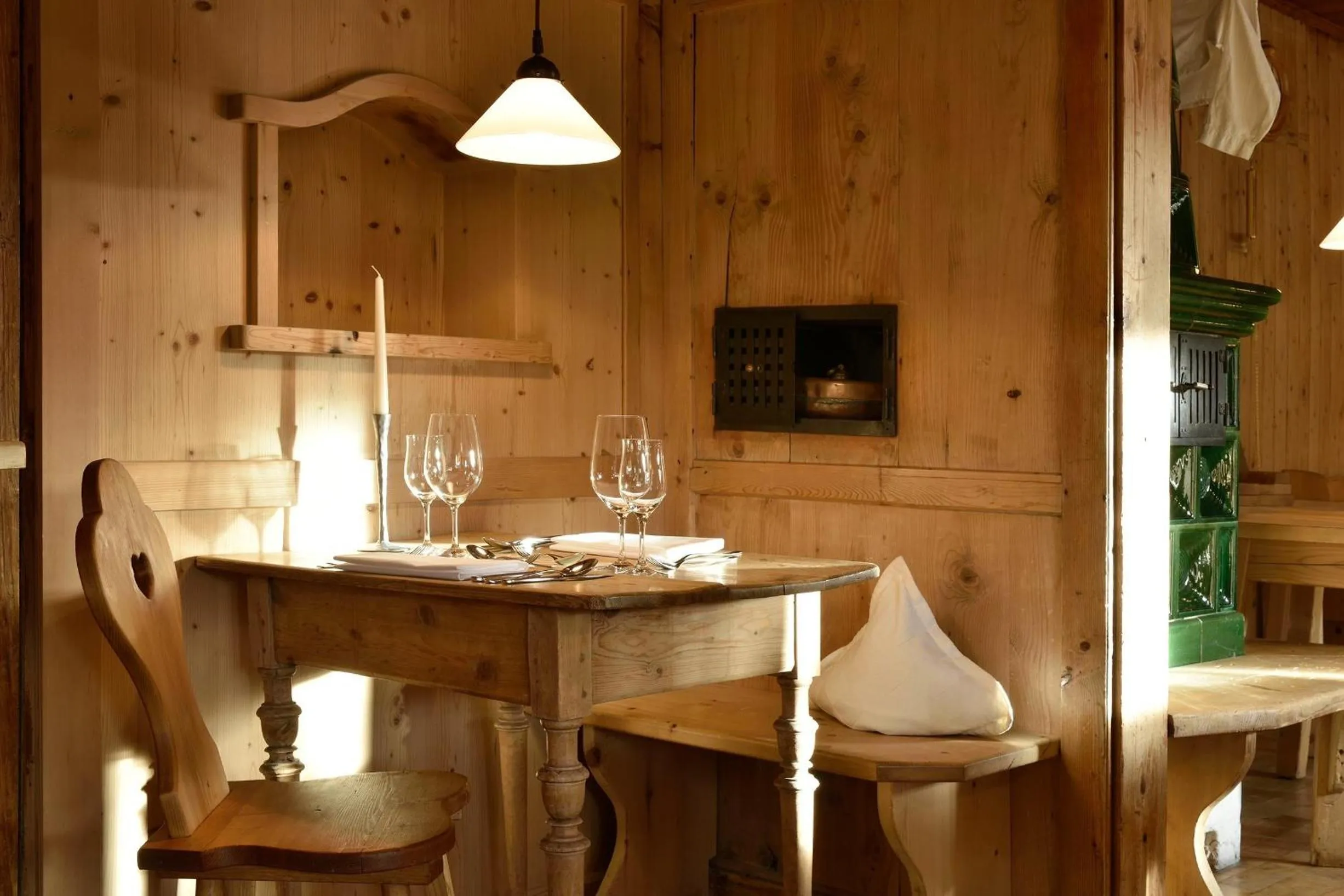 Restaurant/places to eat in HUBERTUS Mountain Refugio Allgäu