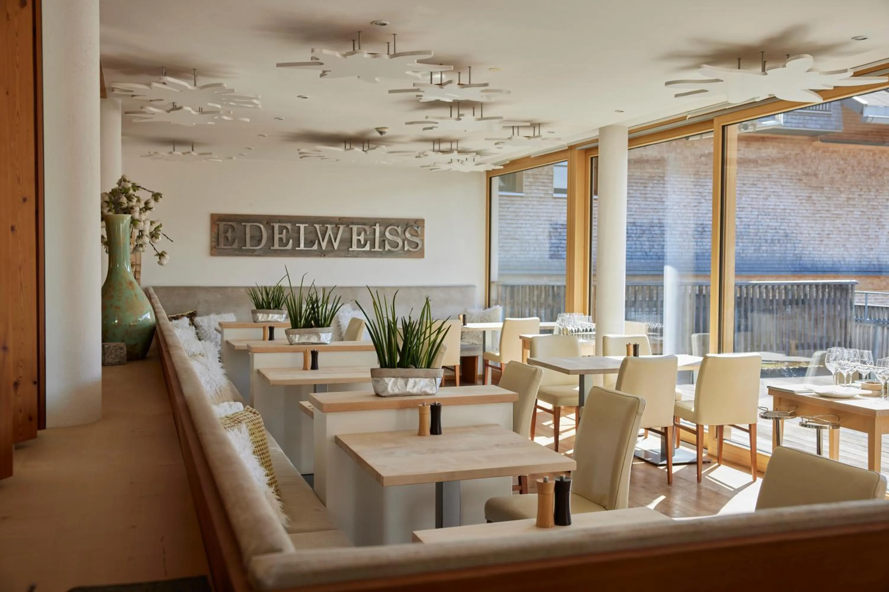 Restaurant/places to eat in HUBERTUS Mountain Refugio Allgäu