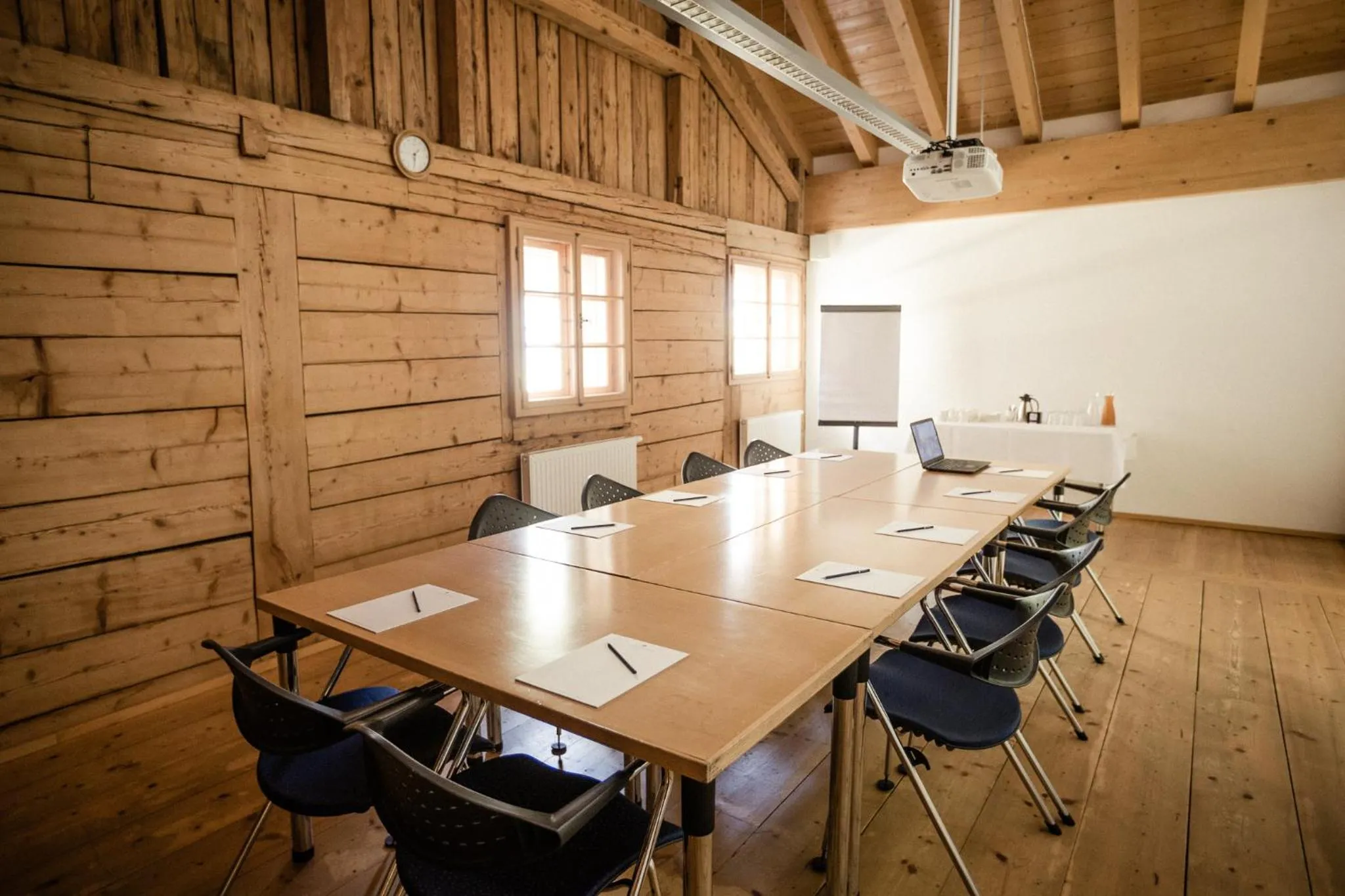 Meeting/conference room in HUBERTUS Mountain Refugio Allgäu