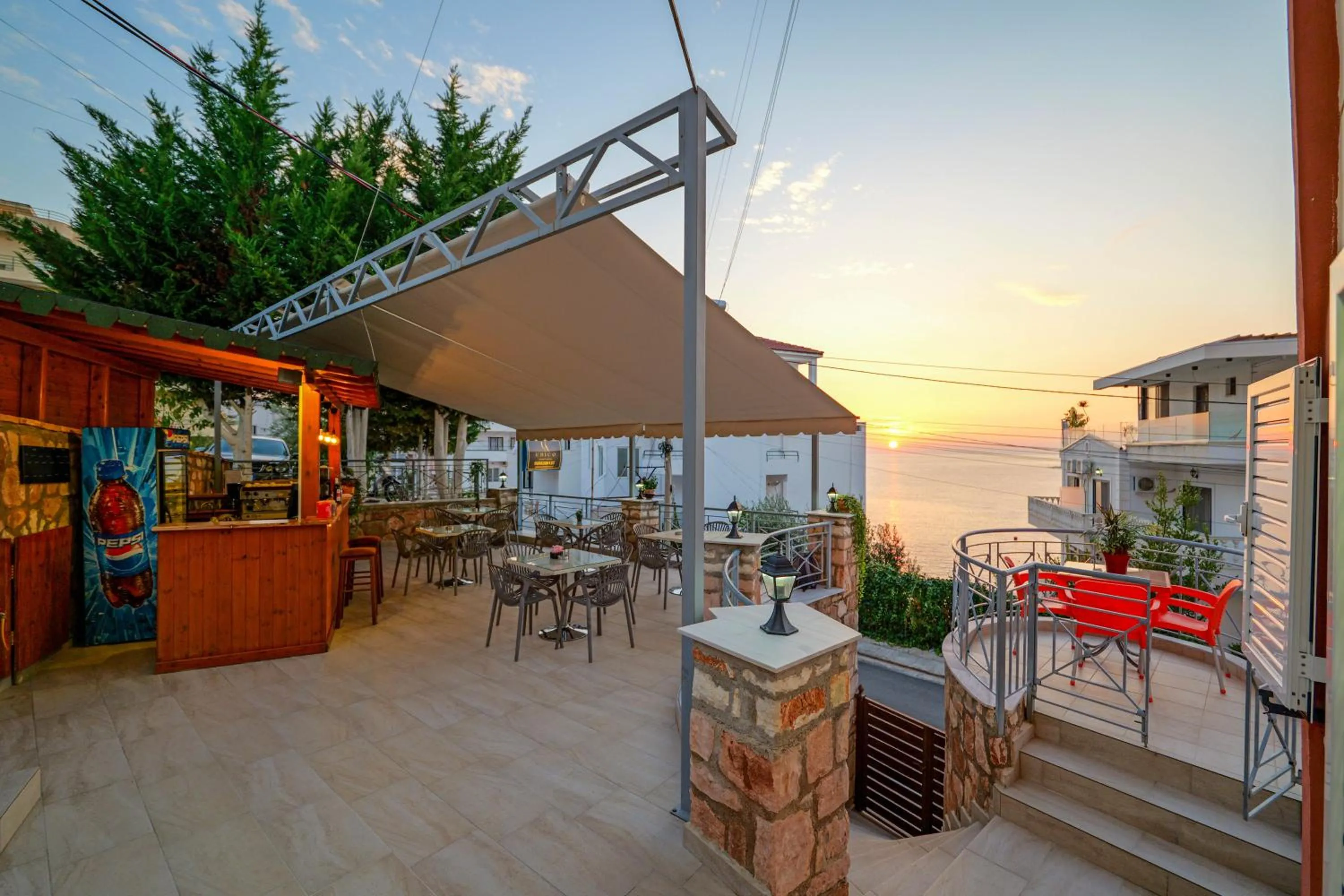 Restaurant/places to eat in Unico ApartHotel