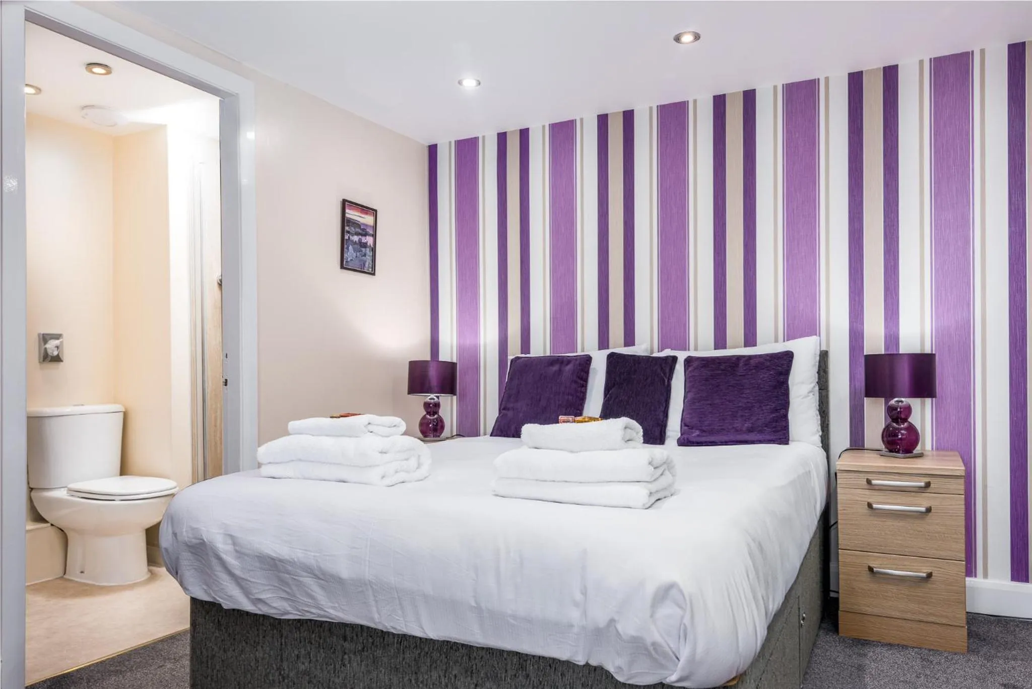 Shower, Bed in Riviera Guesthouse