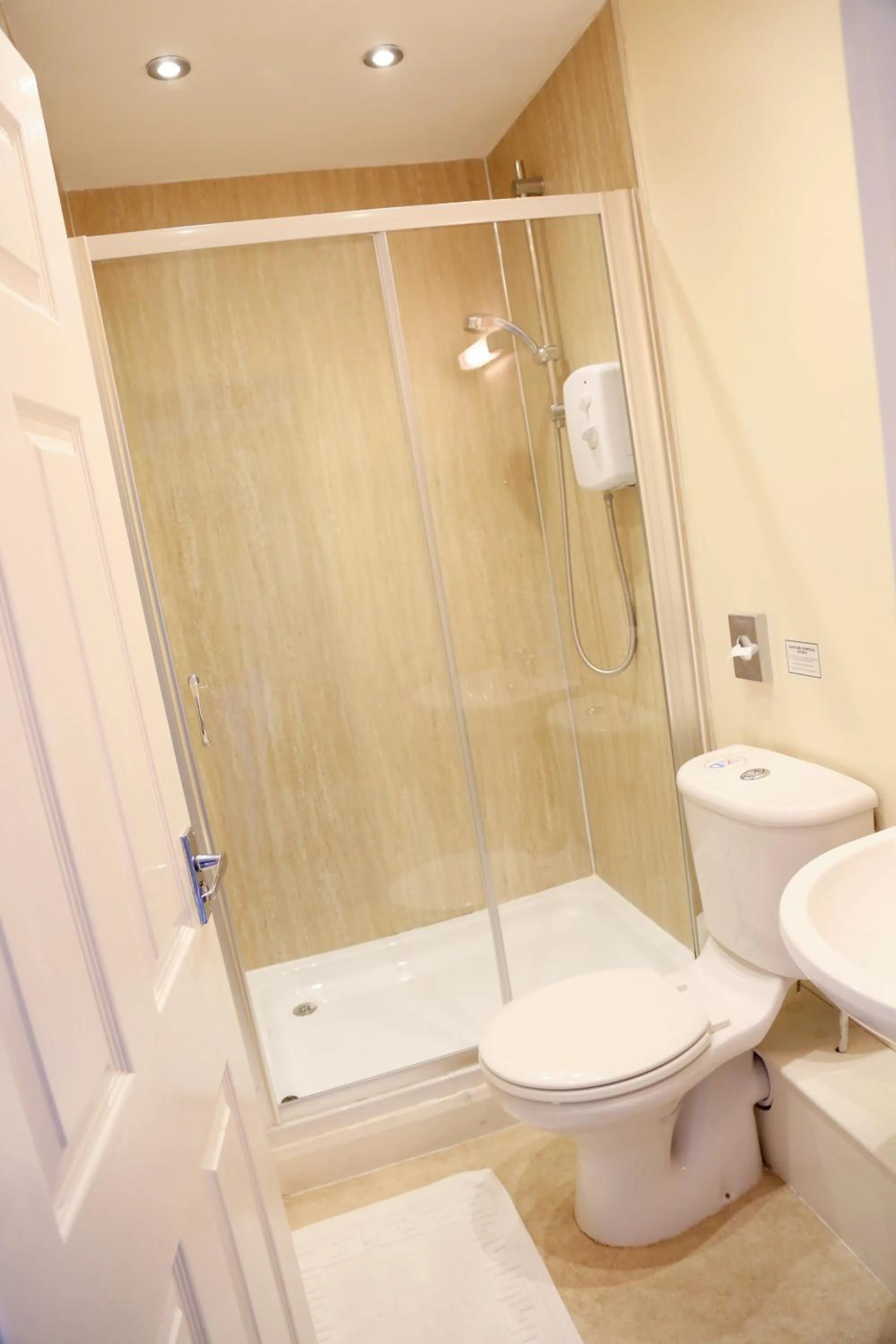 Shower in Riviera Guesthouse