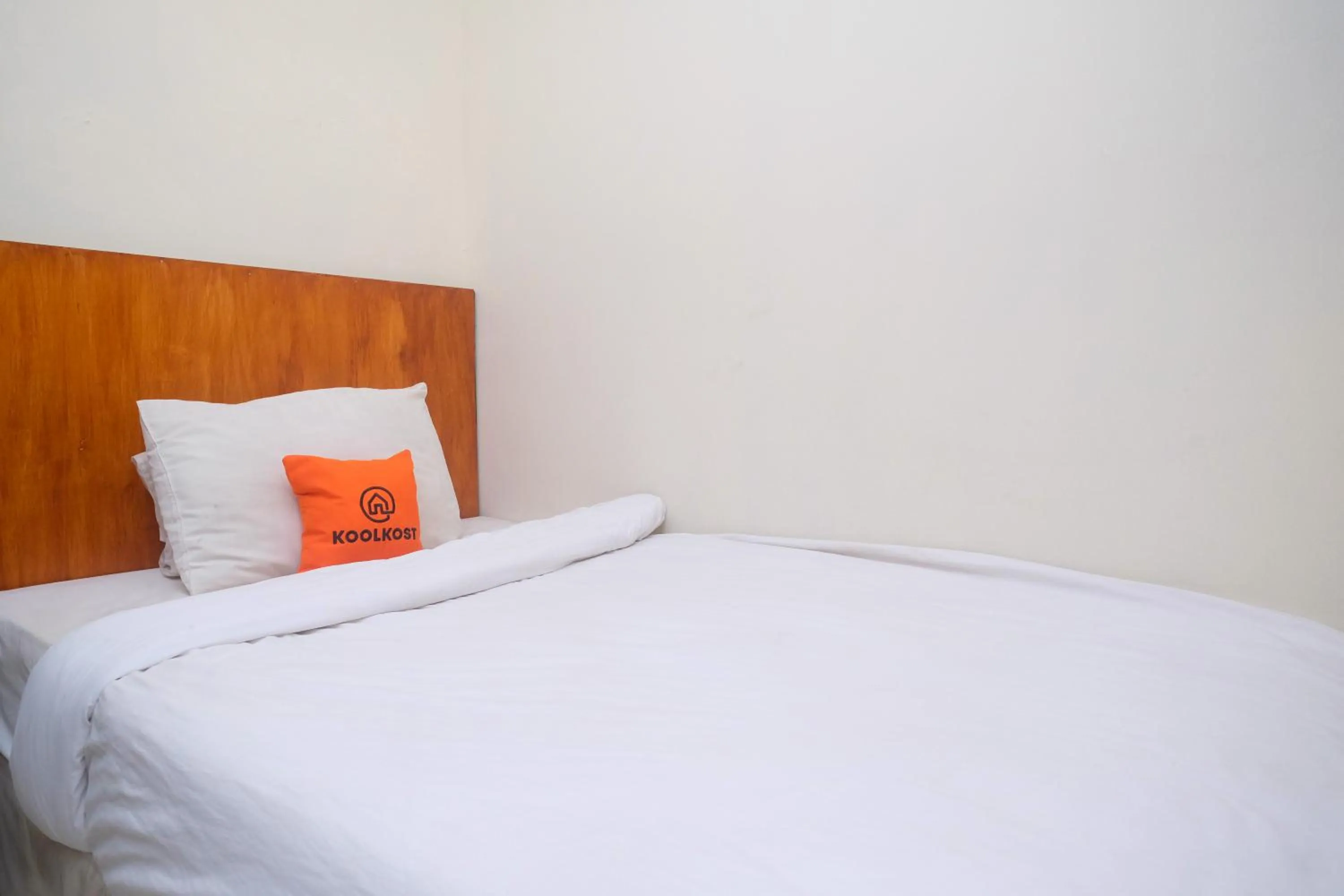 Bedroom in Koolkost near Stadion Maguwoharjo