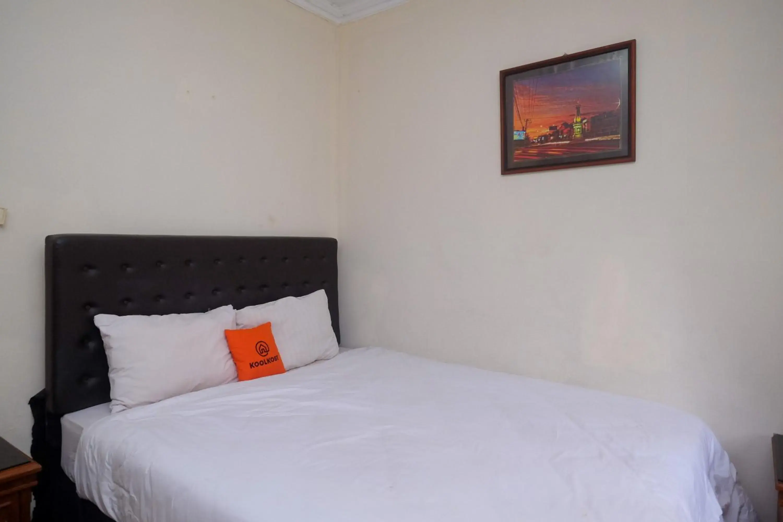 Standard Double Room with Shared Bathroom in Koolkost near Stadion Maguwoharjo Standard Double Room with Shared Bathroom in Koolkost near Stadion Maguwoharjo