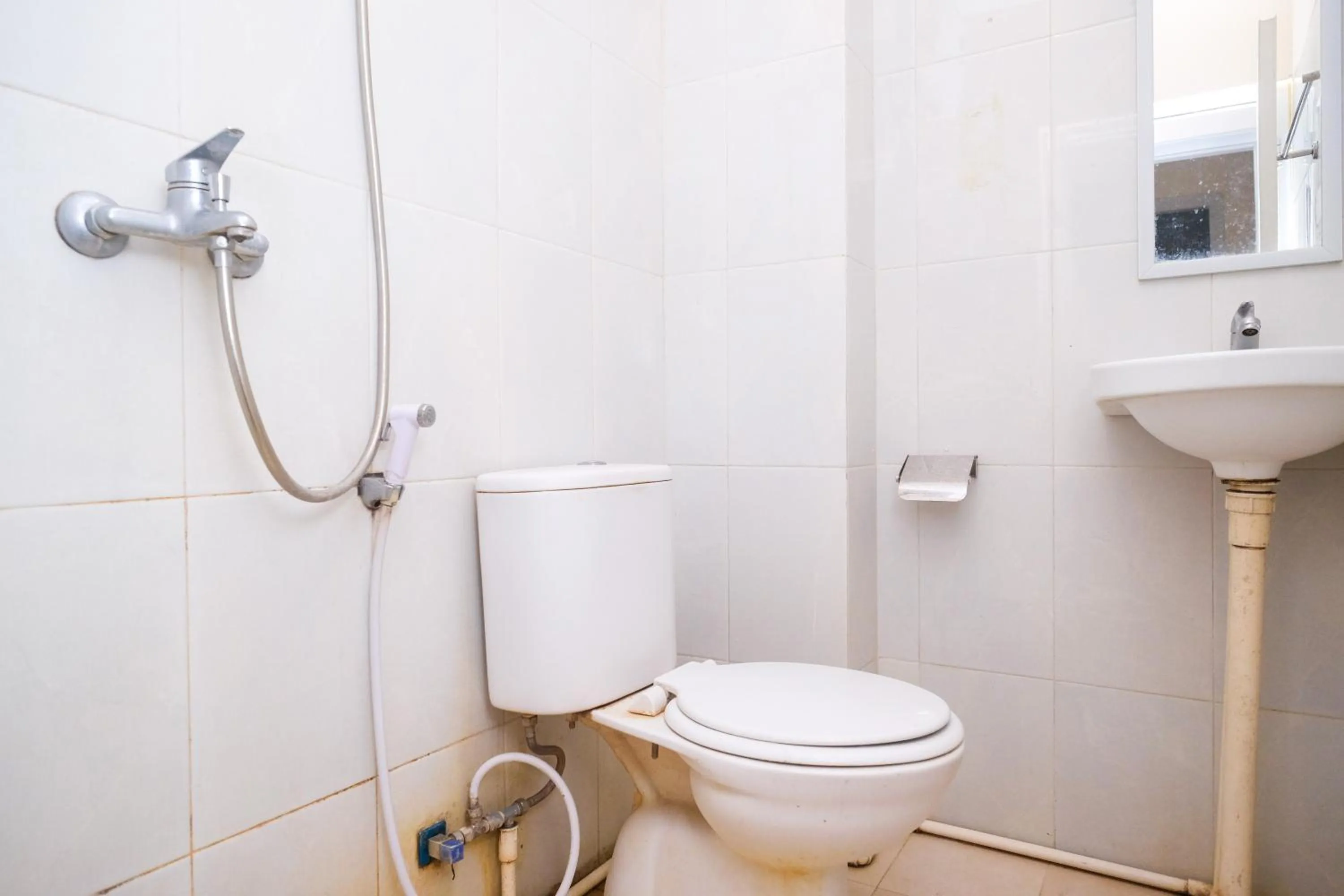 Bathroom in Koolkost near Stadion Maguwoharjo