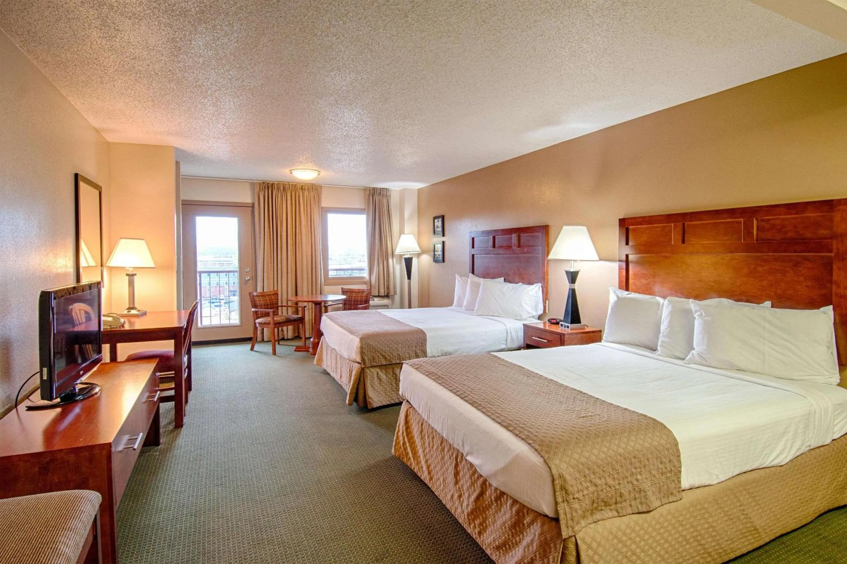 Bedroom, Bed in Park Tower Inn