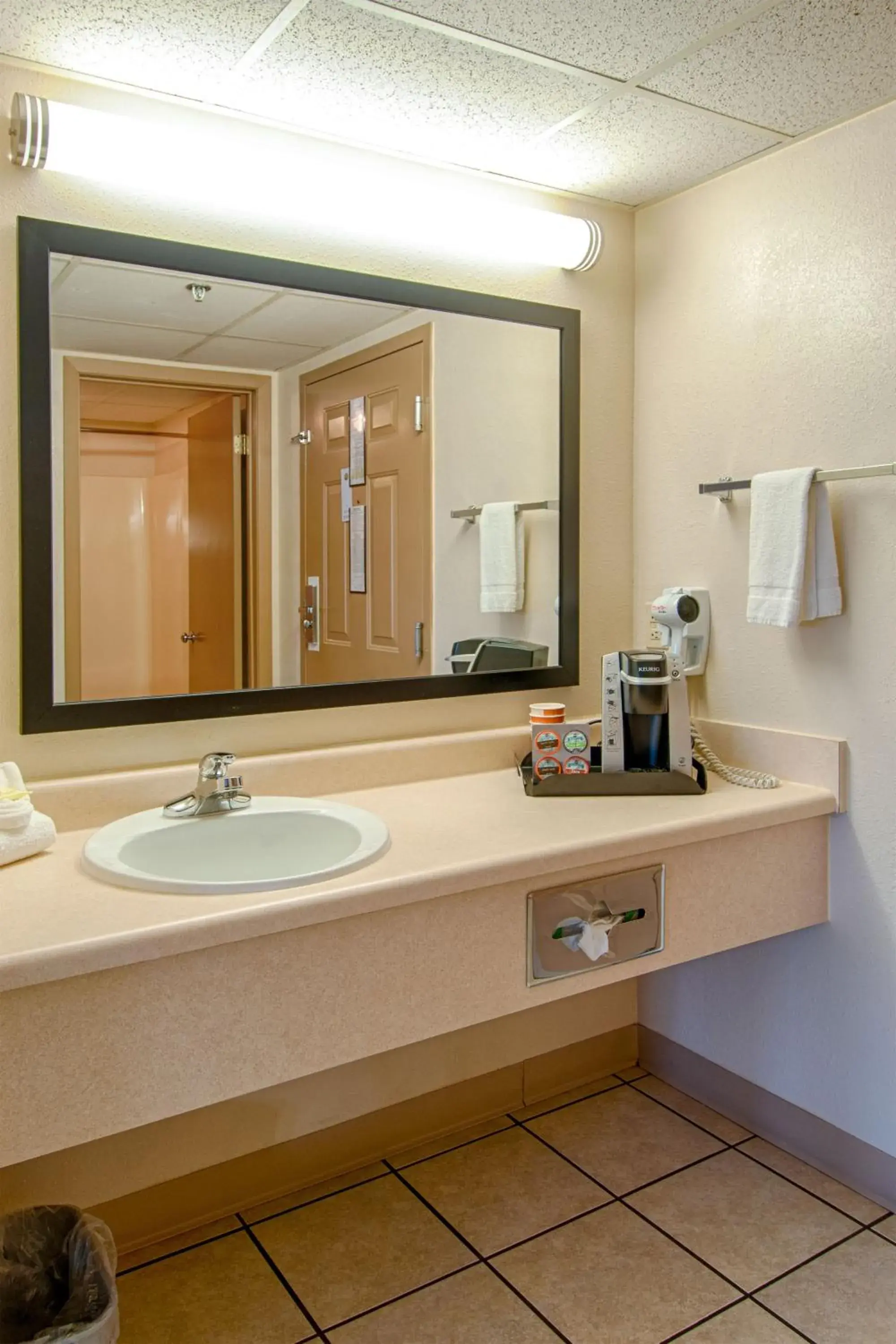 Bathroom in Park Tower Inn Bathroom in Park Tower Inn