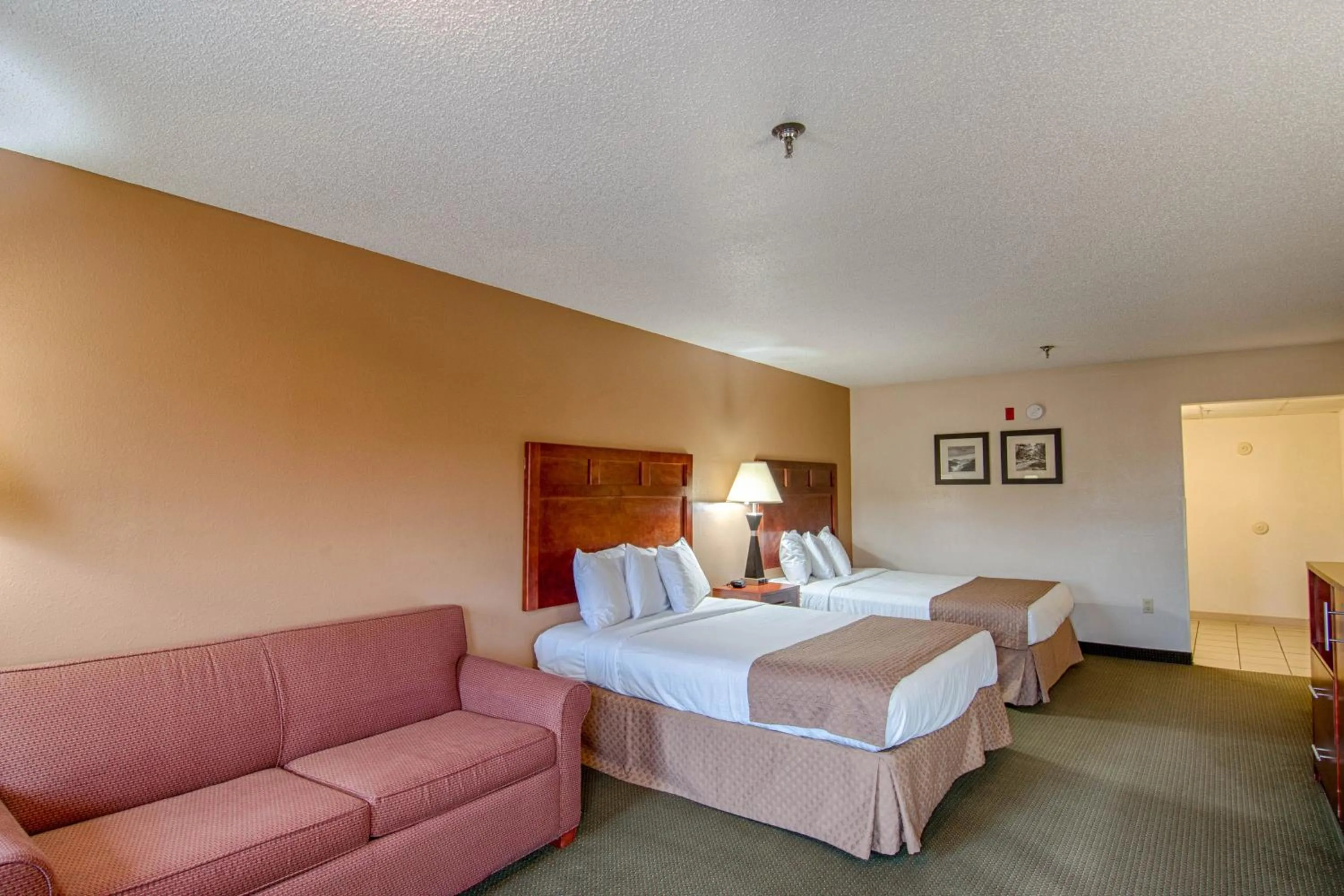 Bedroom, Bed in Park Tower Inn