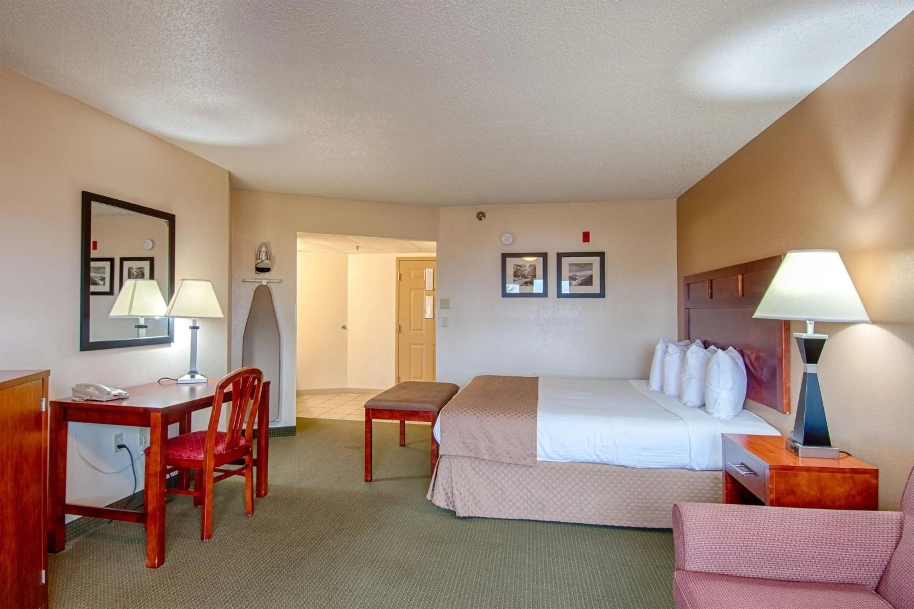 Photo of the whole room, Bed in Park Tower Inn