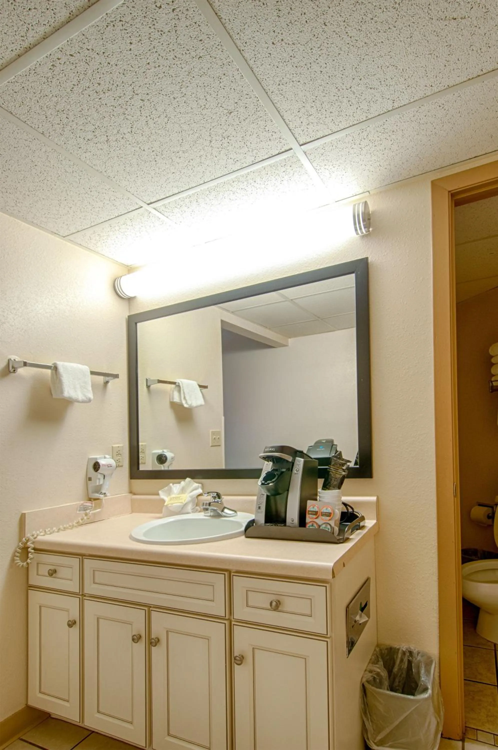 Bathroom in Park Tower Inn