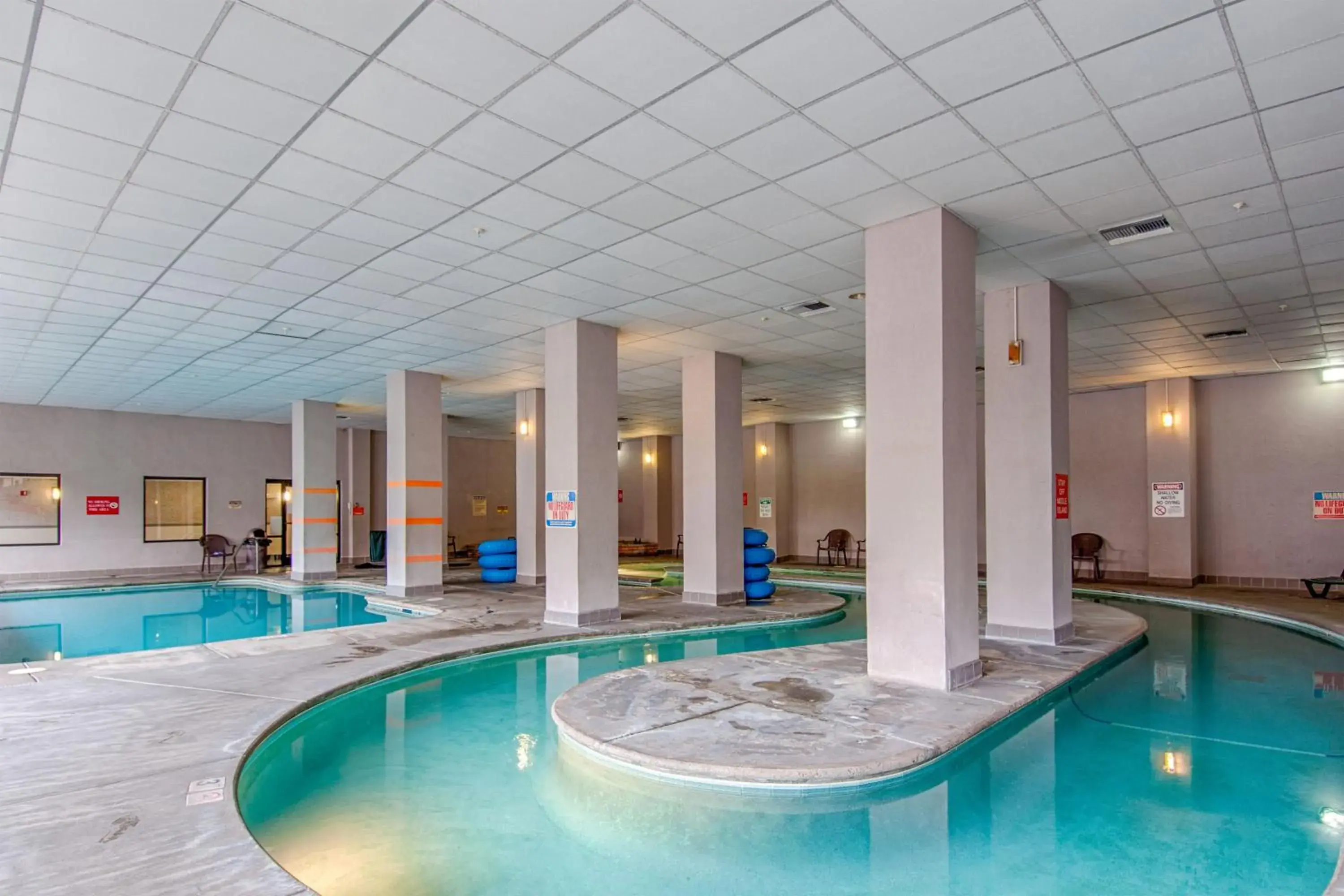 Pool view in Park Tower Inn Pool view in Park Tower Inn