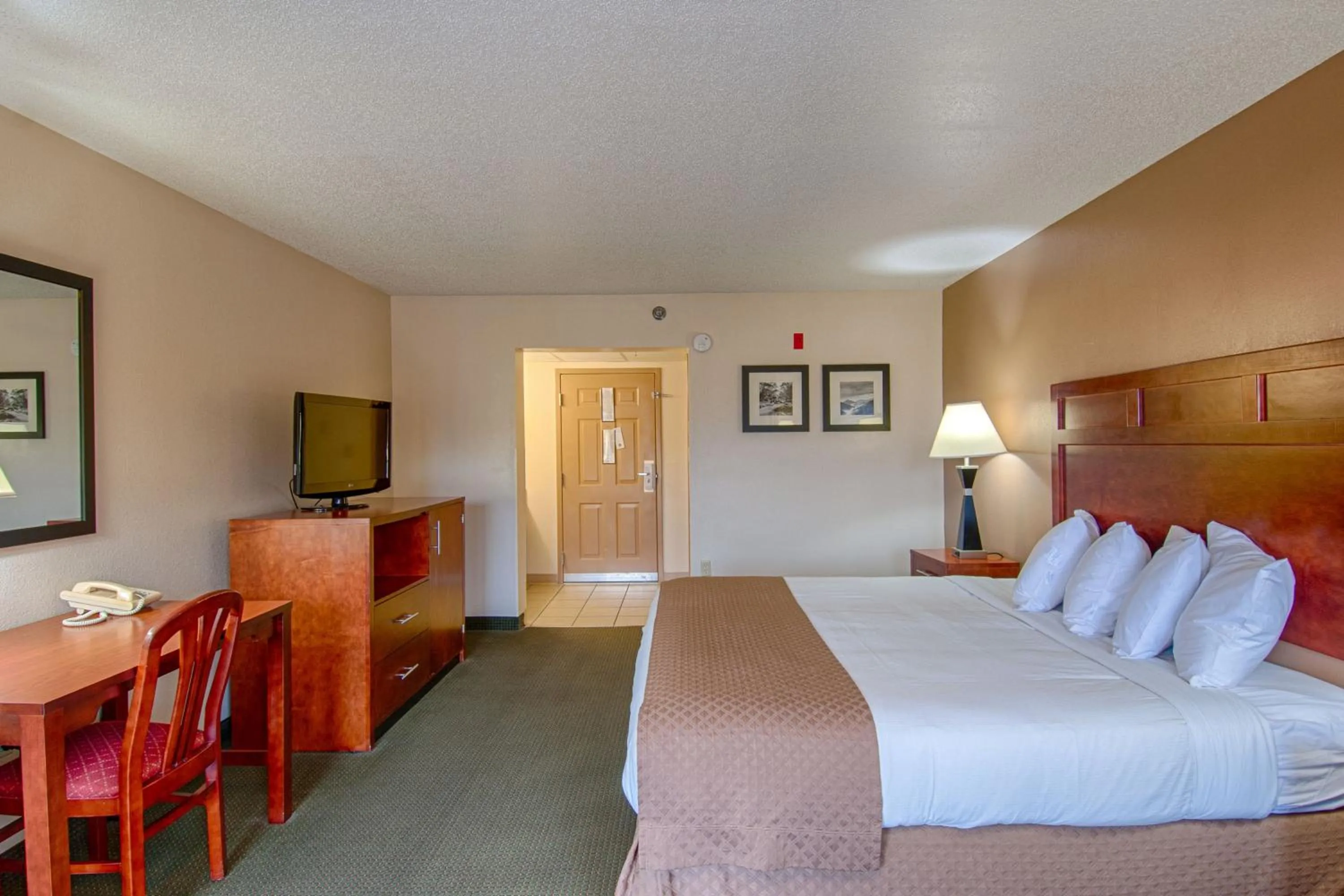 Bed in Park Tower Inn