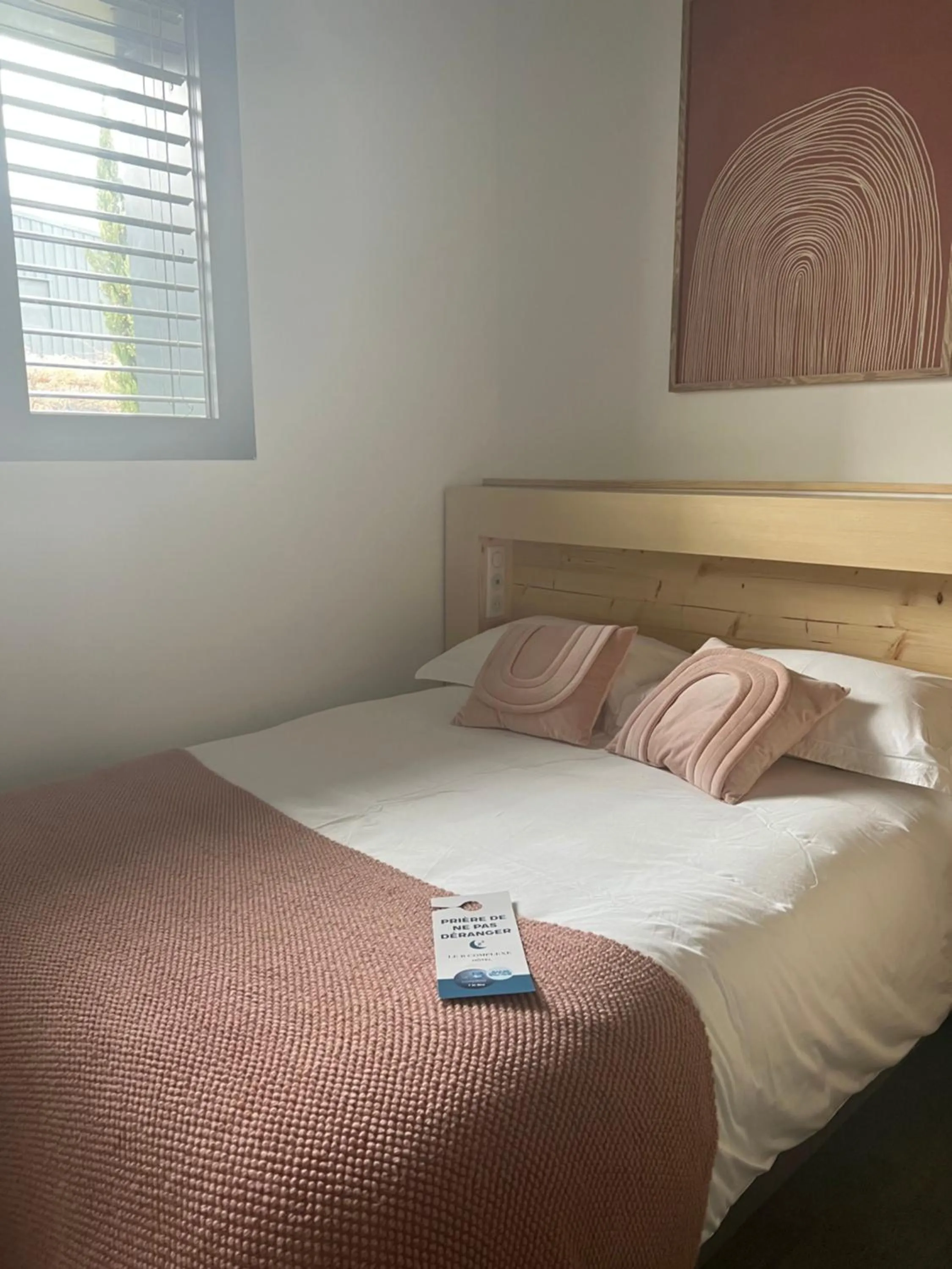 Bed in Le B Complexe Hôtel