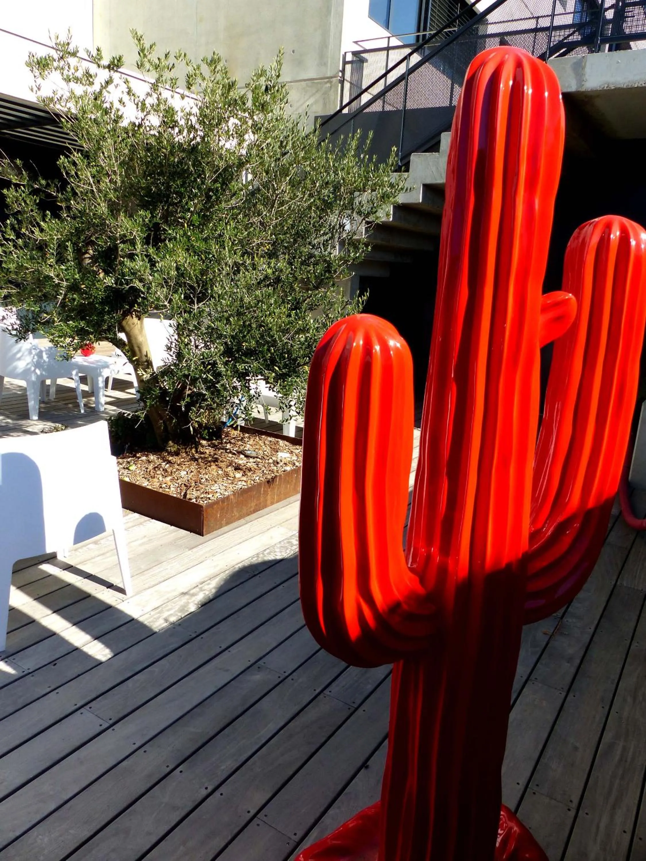 Patio in Le B Complexe Hôtel