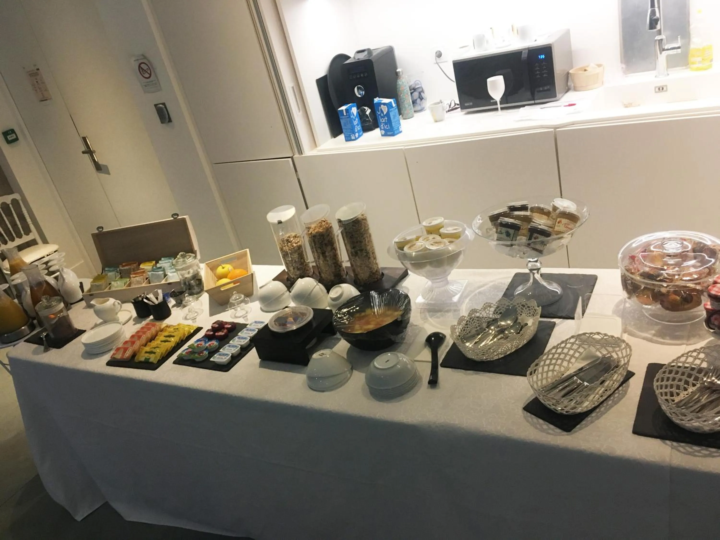 Breakfast in Le B Complexe Hôtel