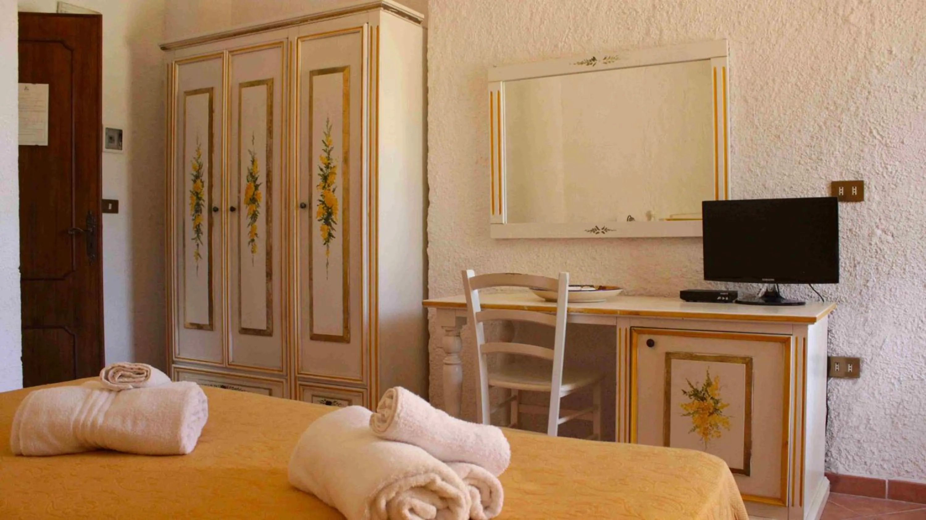 Photo of the whole room, Bed in Villa Giada