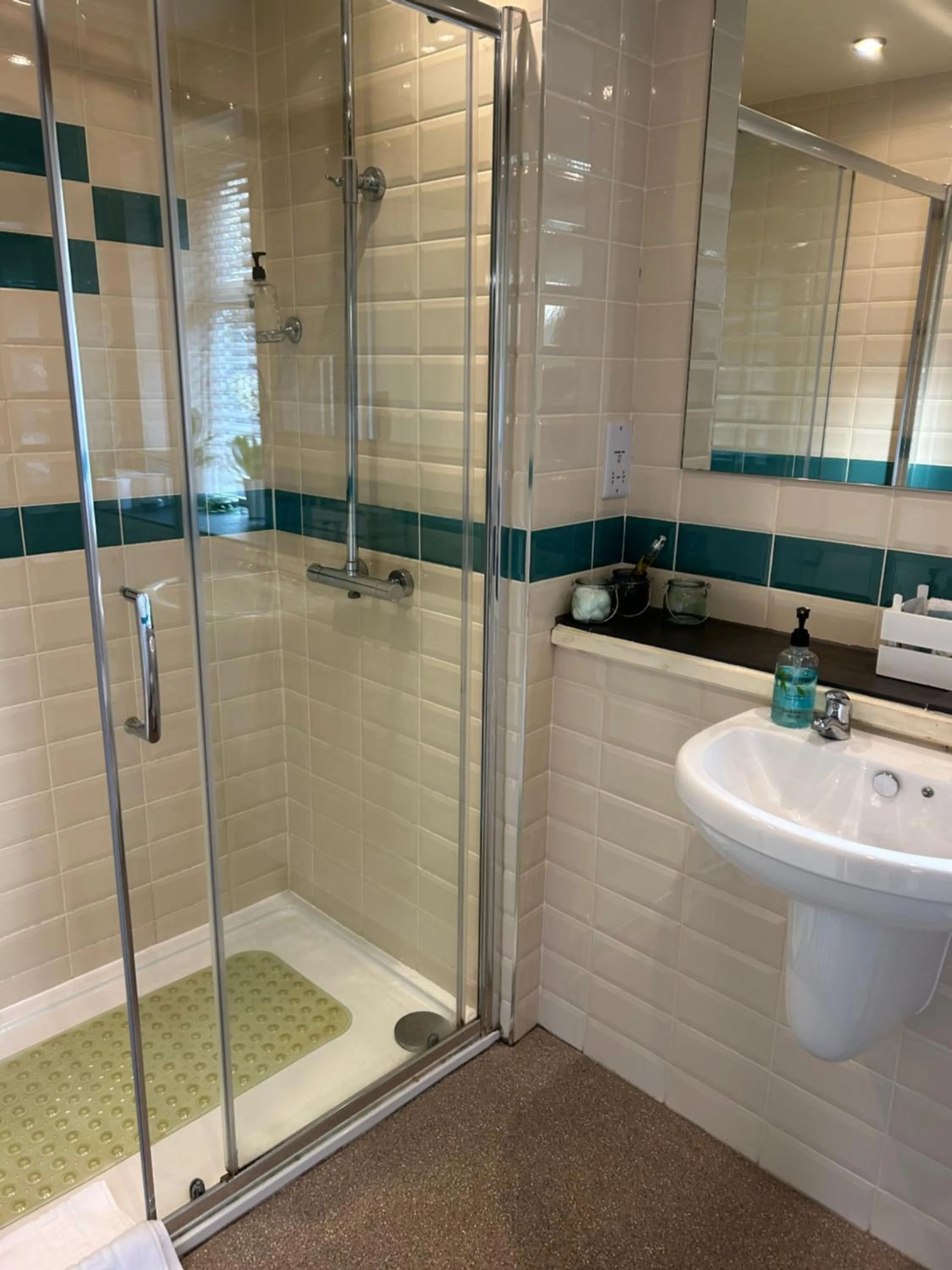 Bathroom in The Potting Shed