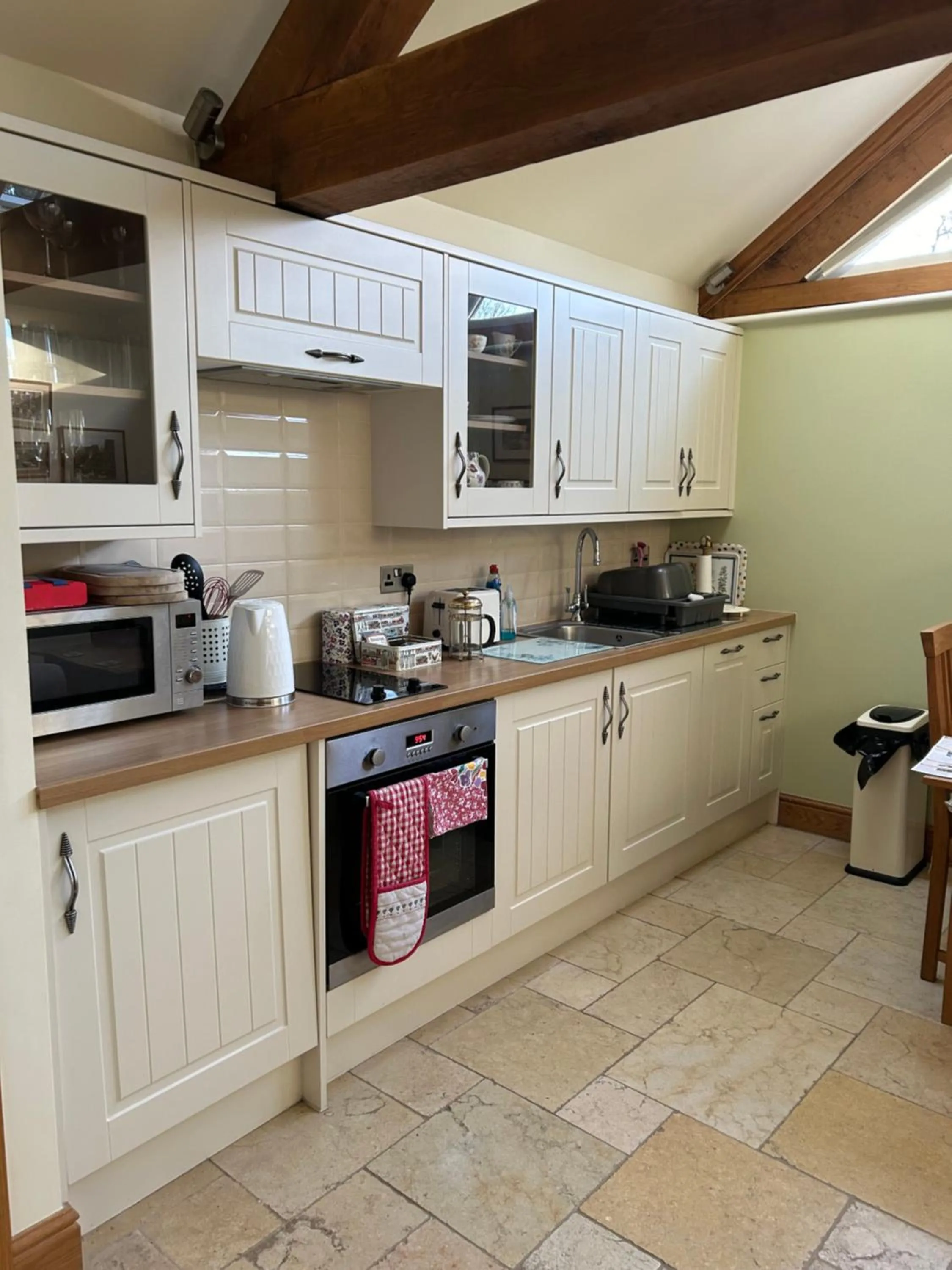 Kitchen or kitchenette in The Potting Shed