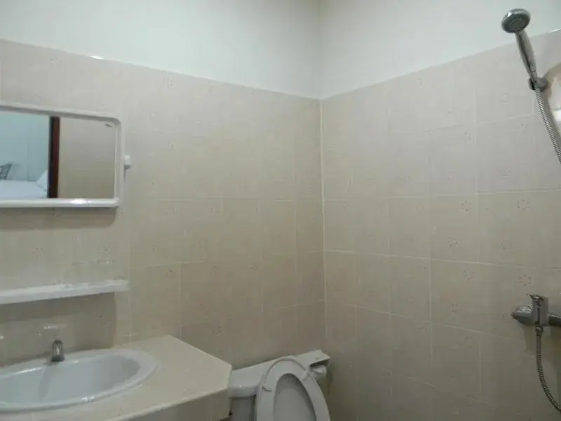 Bathroom in G&B Guesthouse Bathroom in G&B Guesthouse