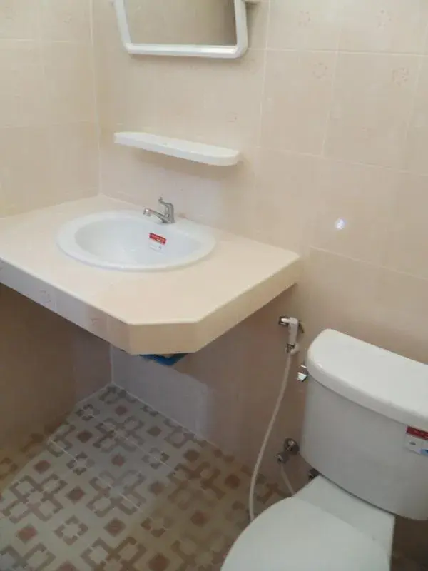 Toilet in G&B Guesthouse Toilet in G&B Guesthouse