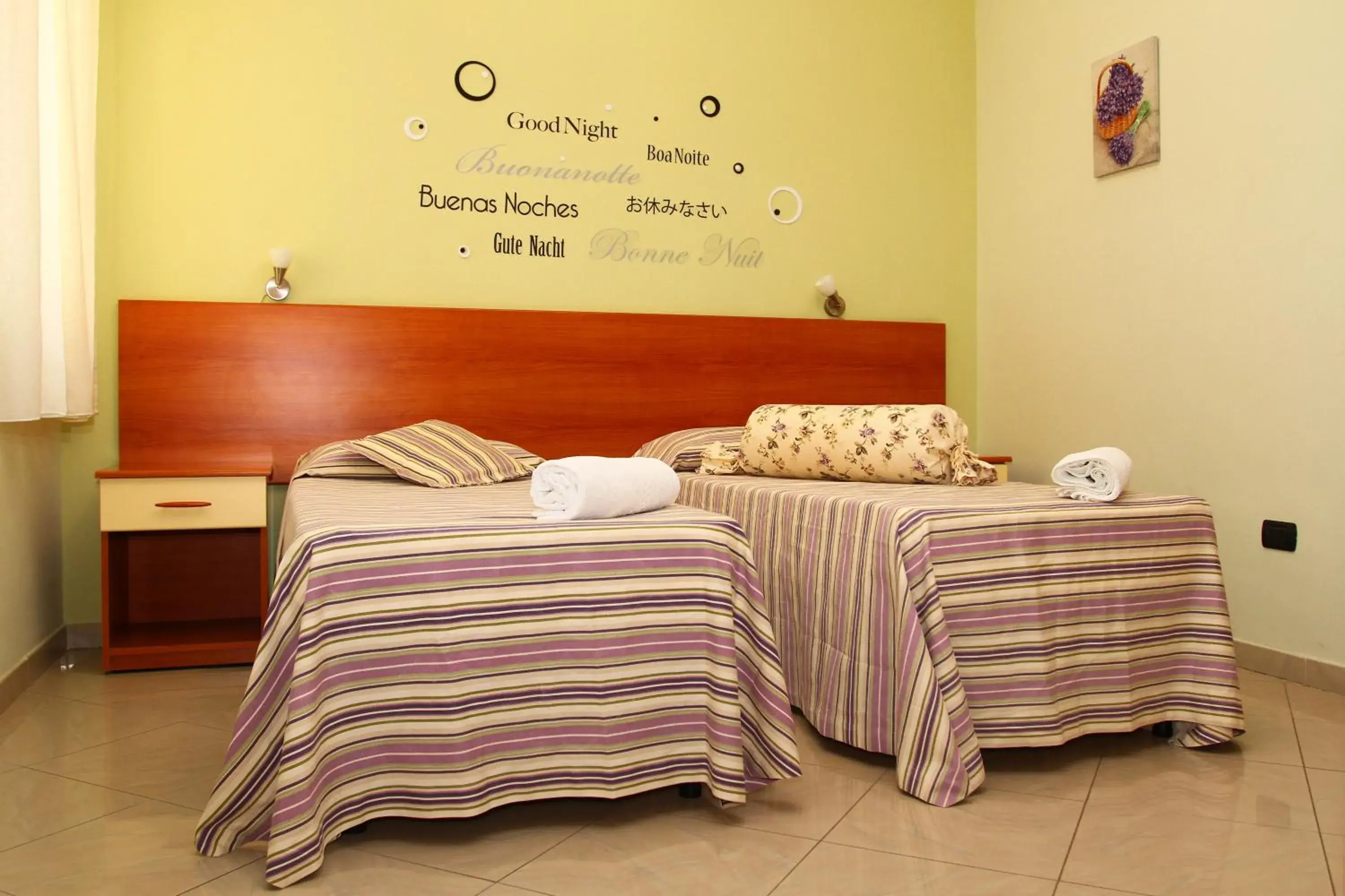 Photo of the whole room, Bed in Sweet Home B&B Photo of the whole room, Bed in Sweet Home B&B