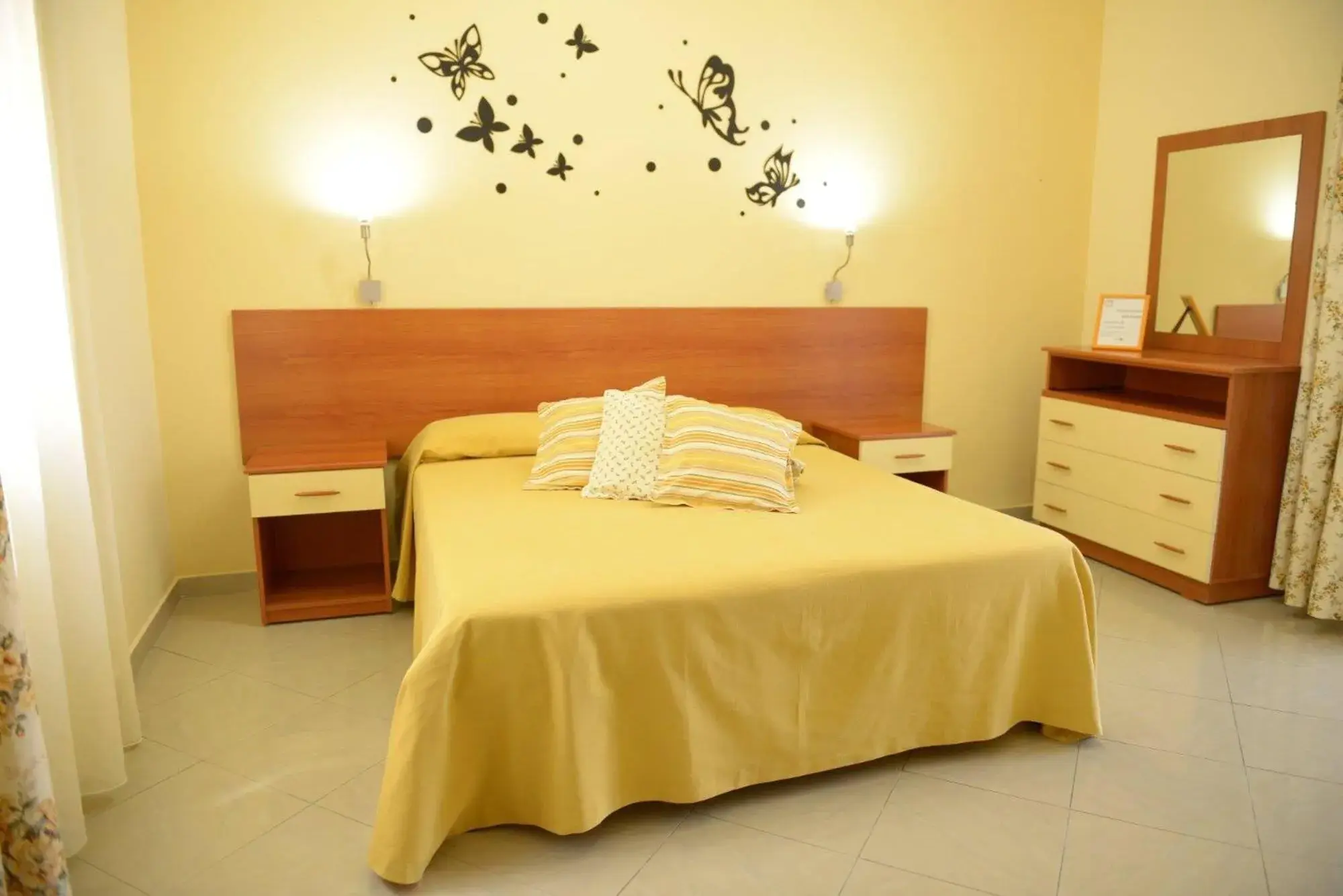 Photo of the whole room, Bed in Sweet Home B&B Photo of the whole room, Bed in Sweet Home B&B