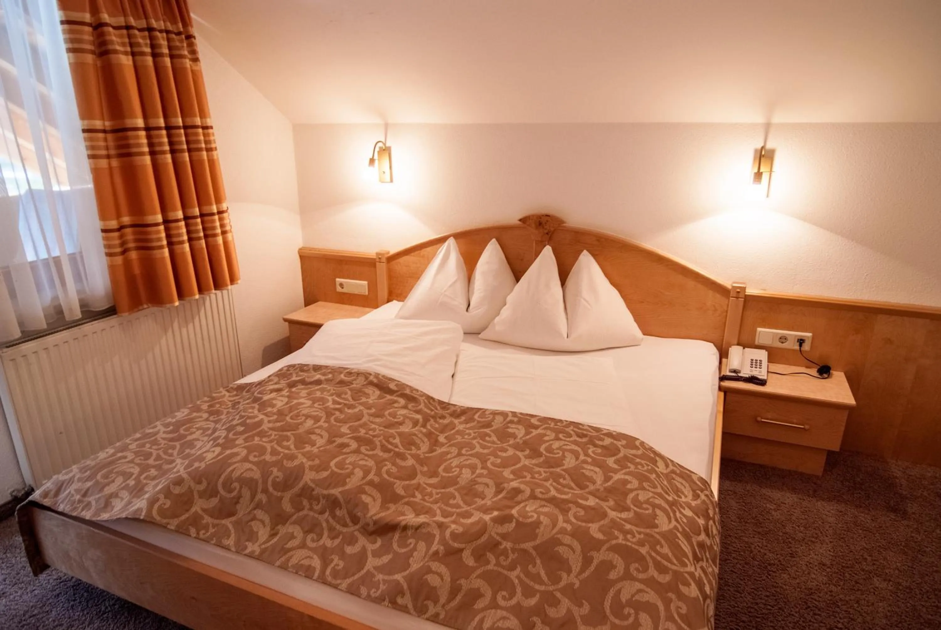 Photo of the whole room, Bed in Hotel Garni Mirabell