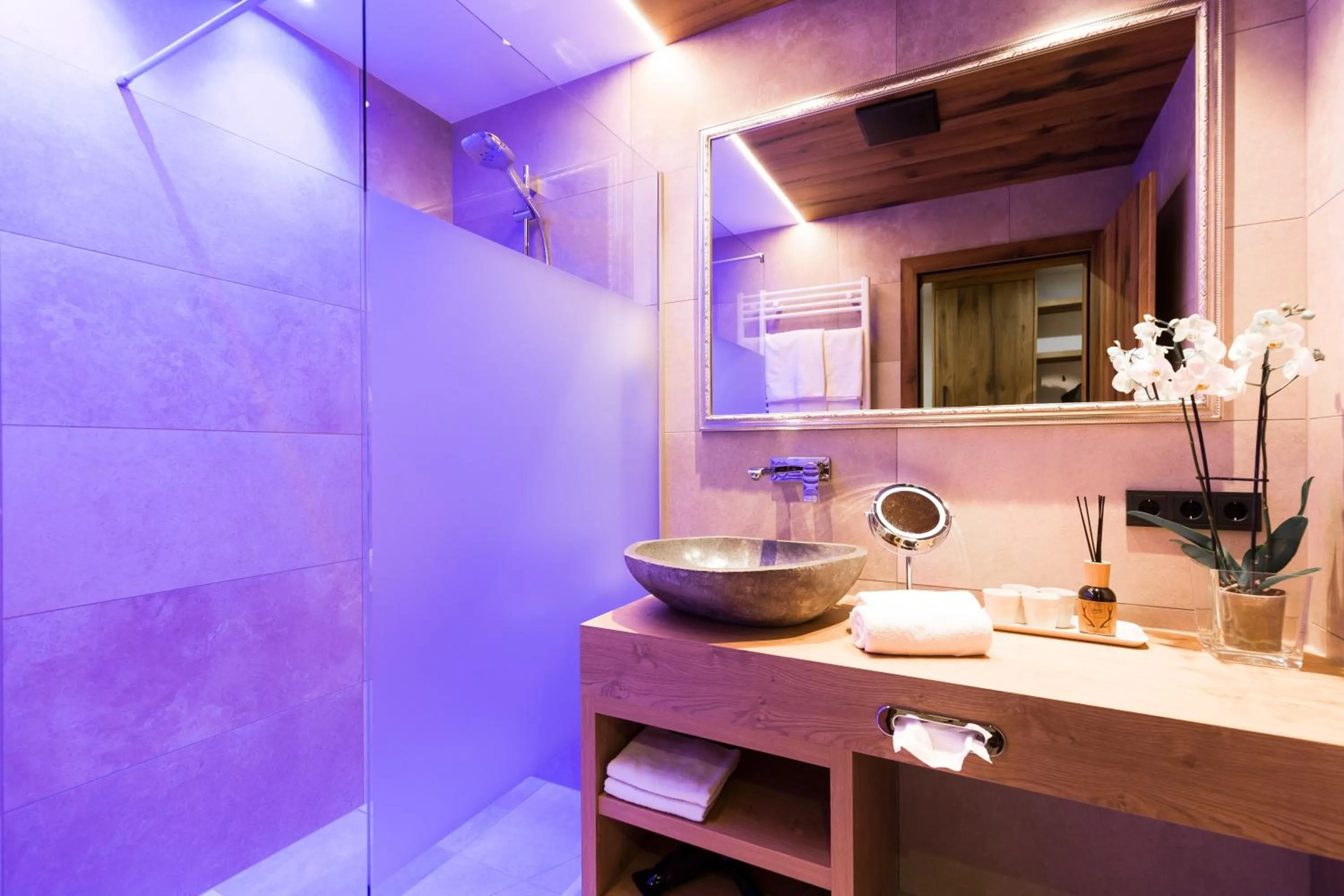 Bathroom in Hotel Garni Mirabell